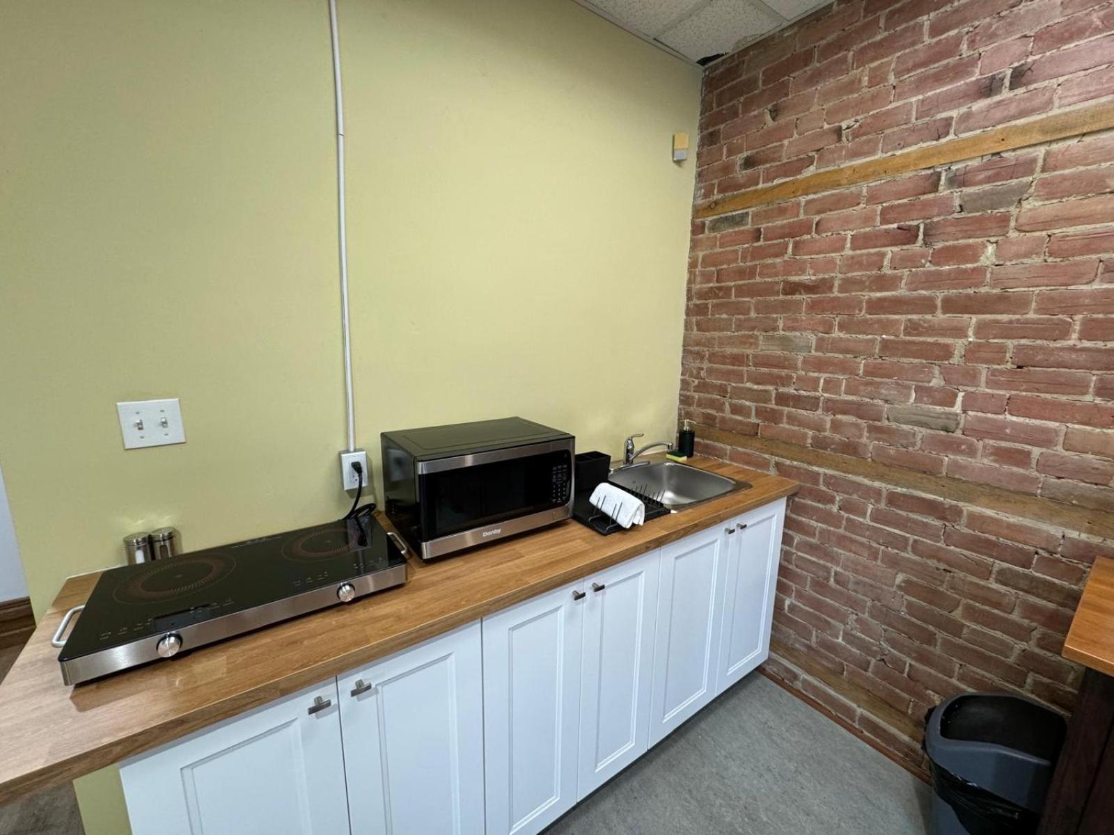 Bed & Breakfast Nightlife With Sophistication & Style - Newly Renovated Downtown & Plateau *