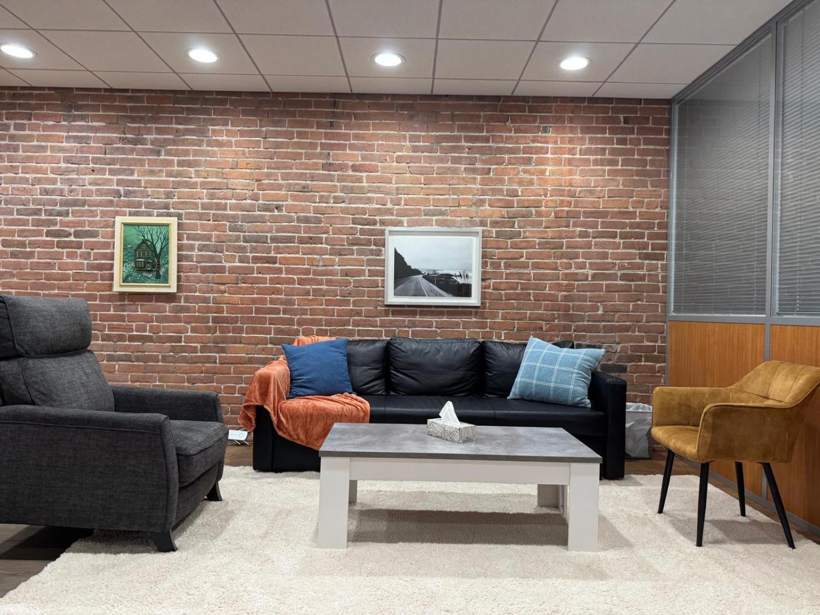 Bed & Breakfast Nightlife With Sophistication & Style - Newly Renovated Downtown & Plateau Montreal