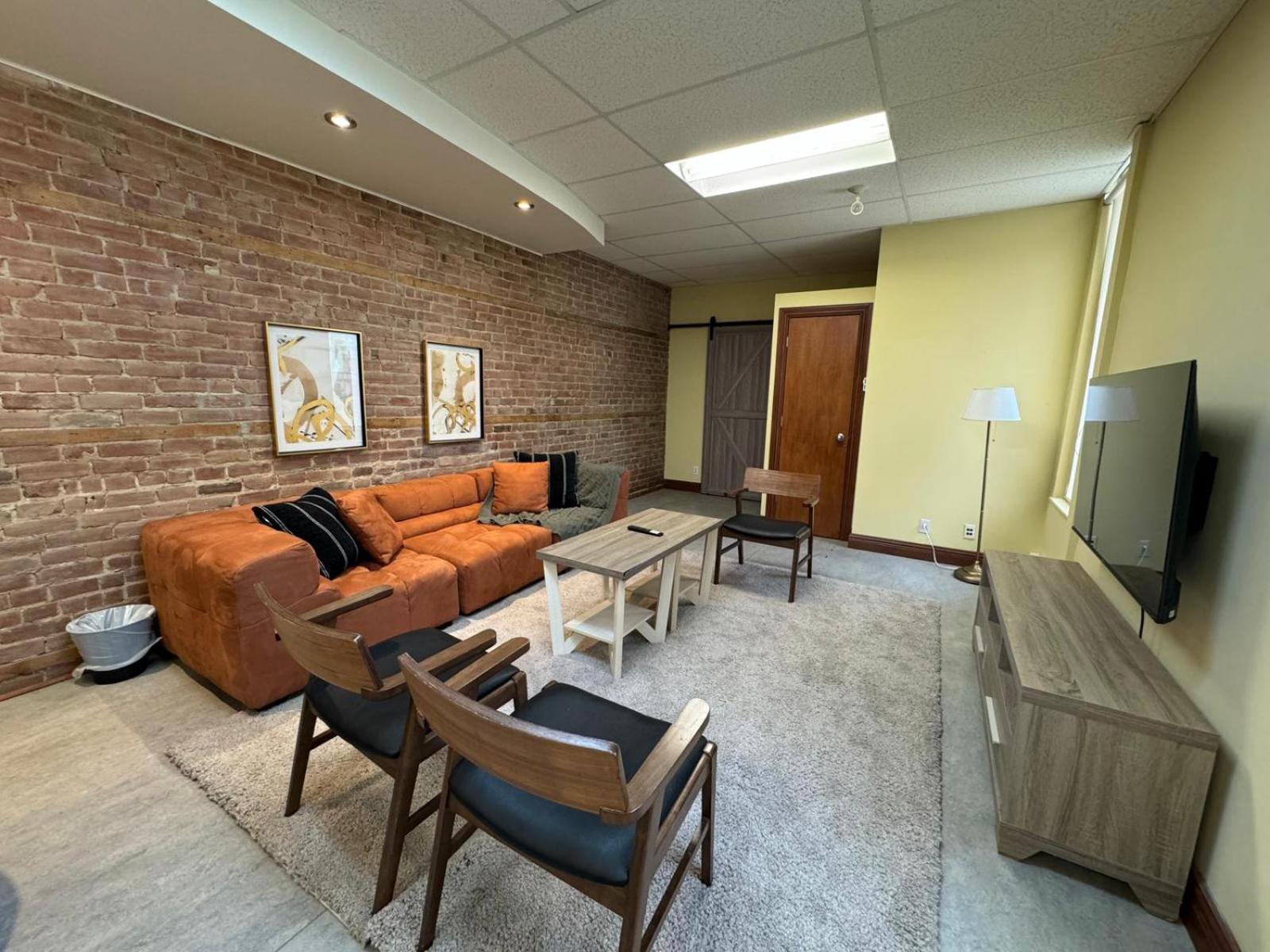 Bed & Breakfast Nightlife With Sophistication & Style - Newly Renovated Downtown & Plateau