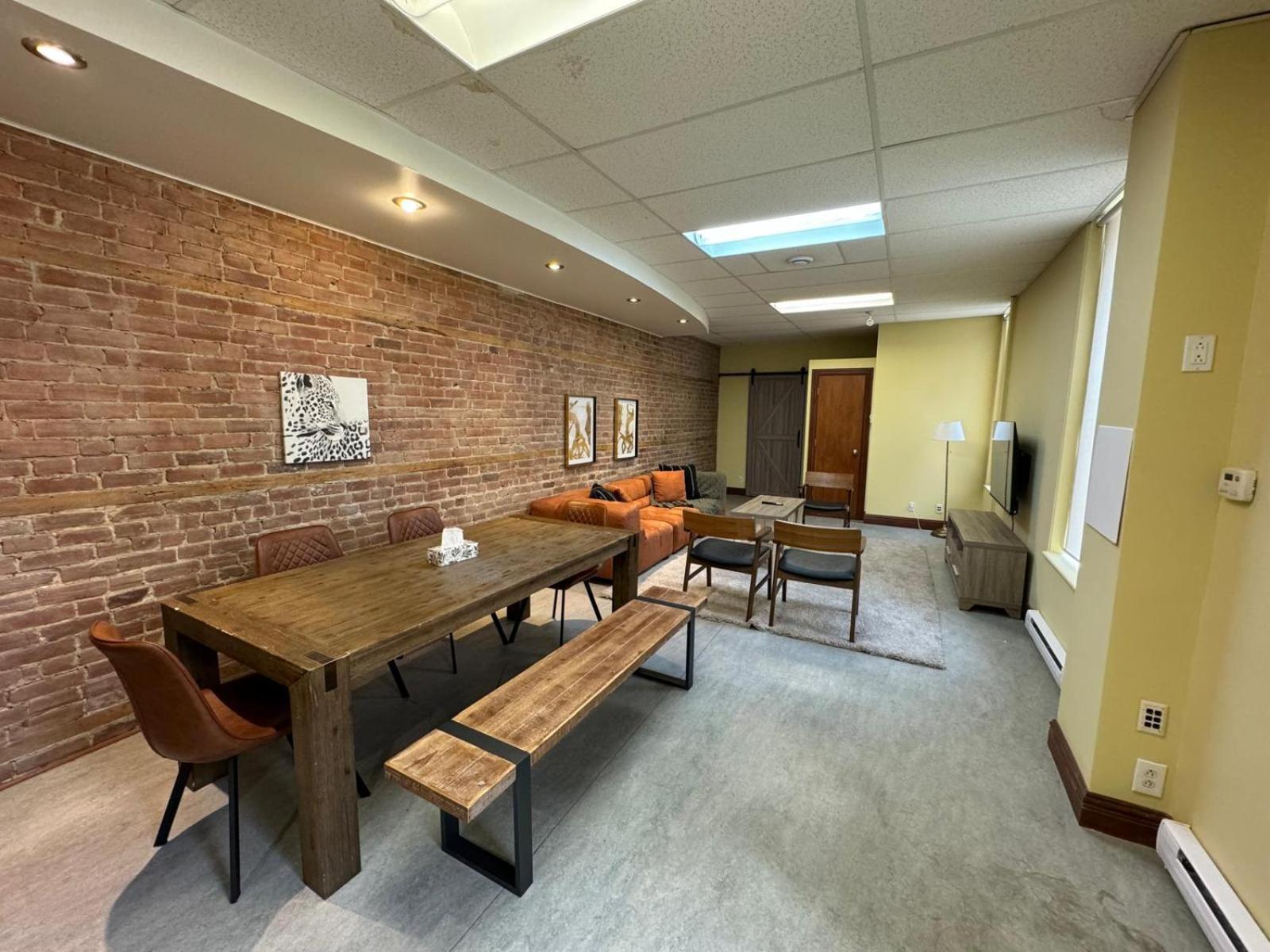 Nightlife With Sophistication & Style - Newly Renovated Downtown & Plateau