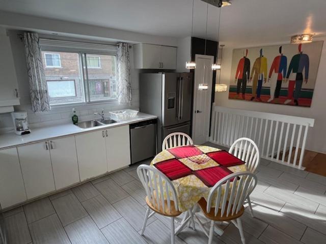 Cute & Spacious 2 Bdr Apartment *