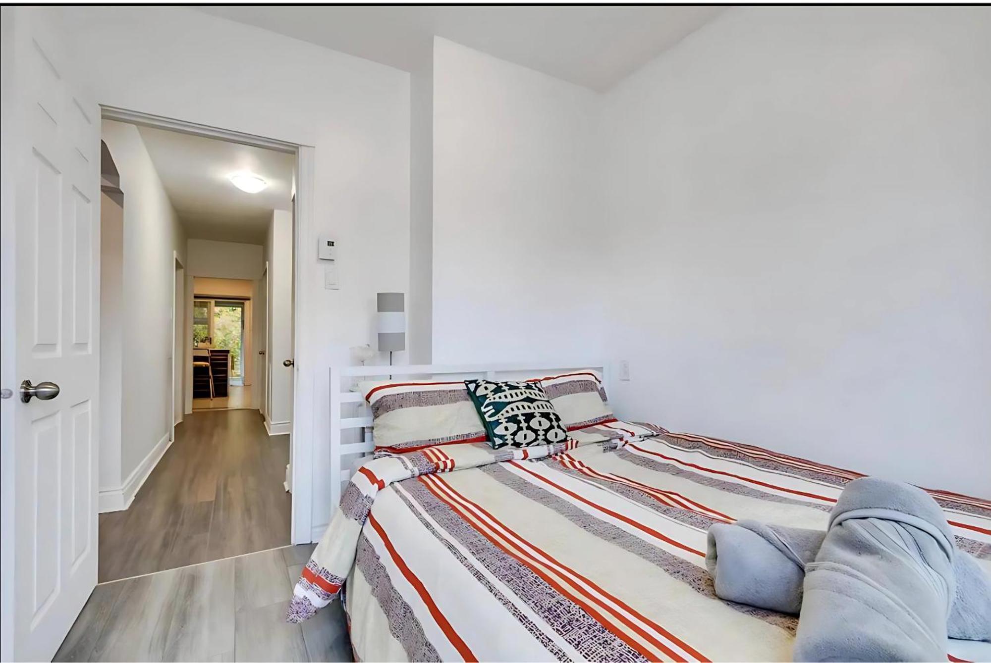Cozy Verdun Unit - King Size Bed - 2 Bedroom Apartment Montreal