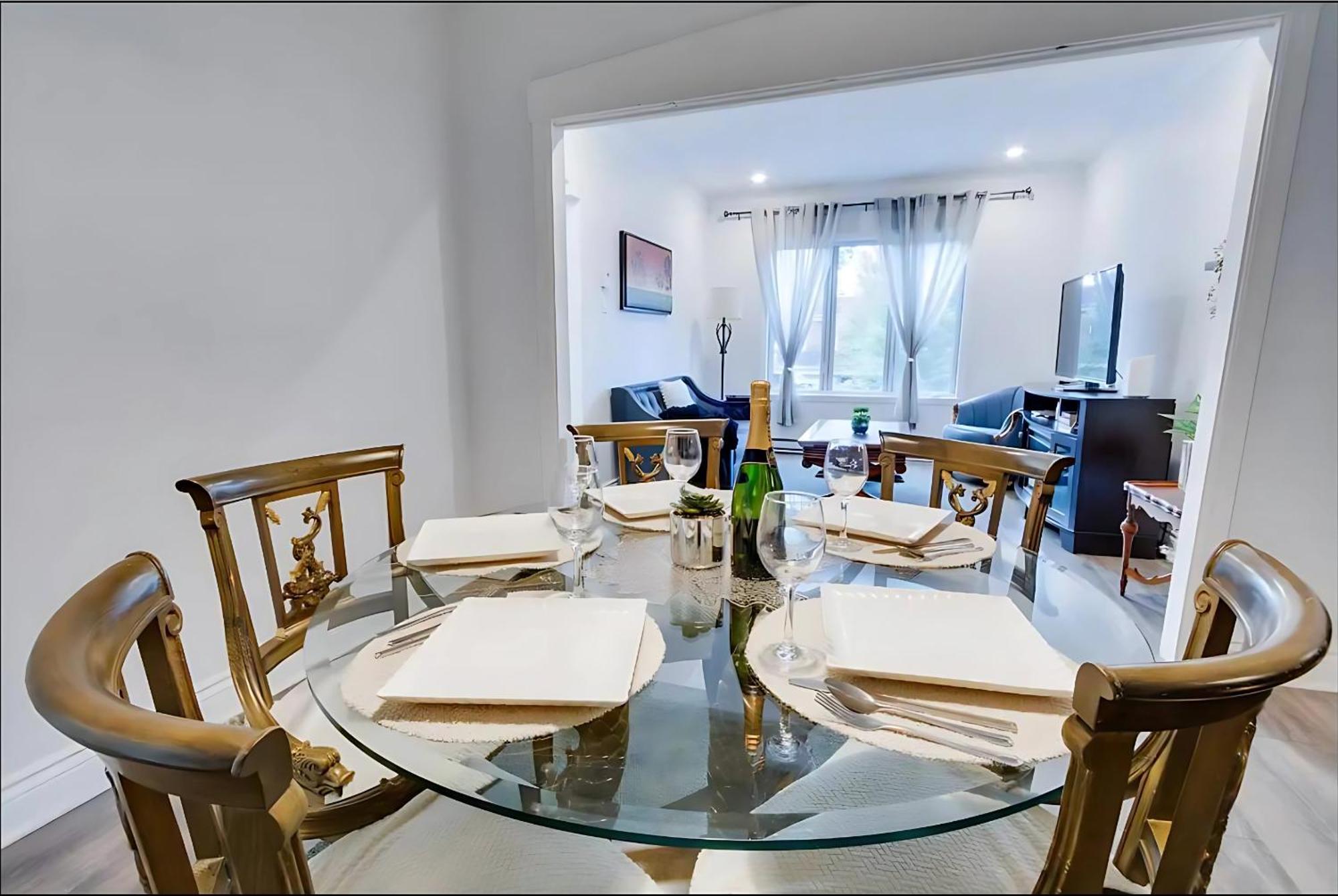 Cozy Verdun Unit - King Size Bed - 2 Bedroom *