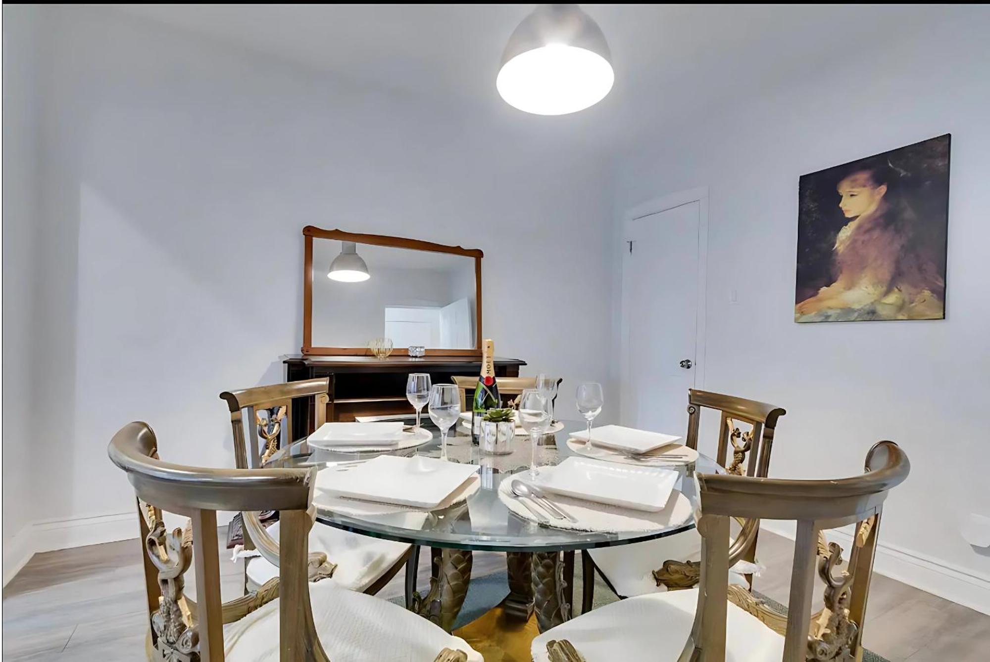 Cozy Verdun Unit - King Size Bed - 2 Bedroom Apartment *