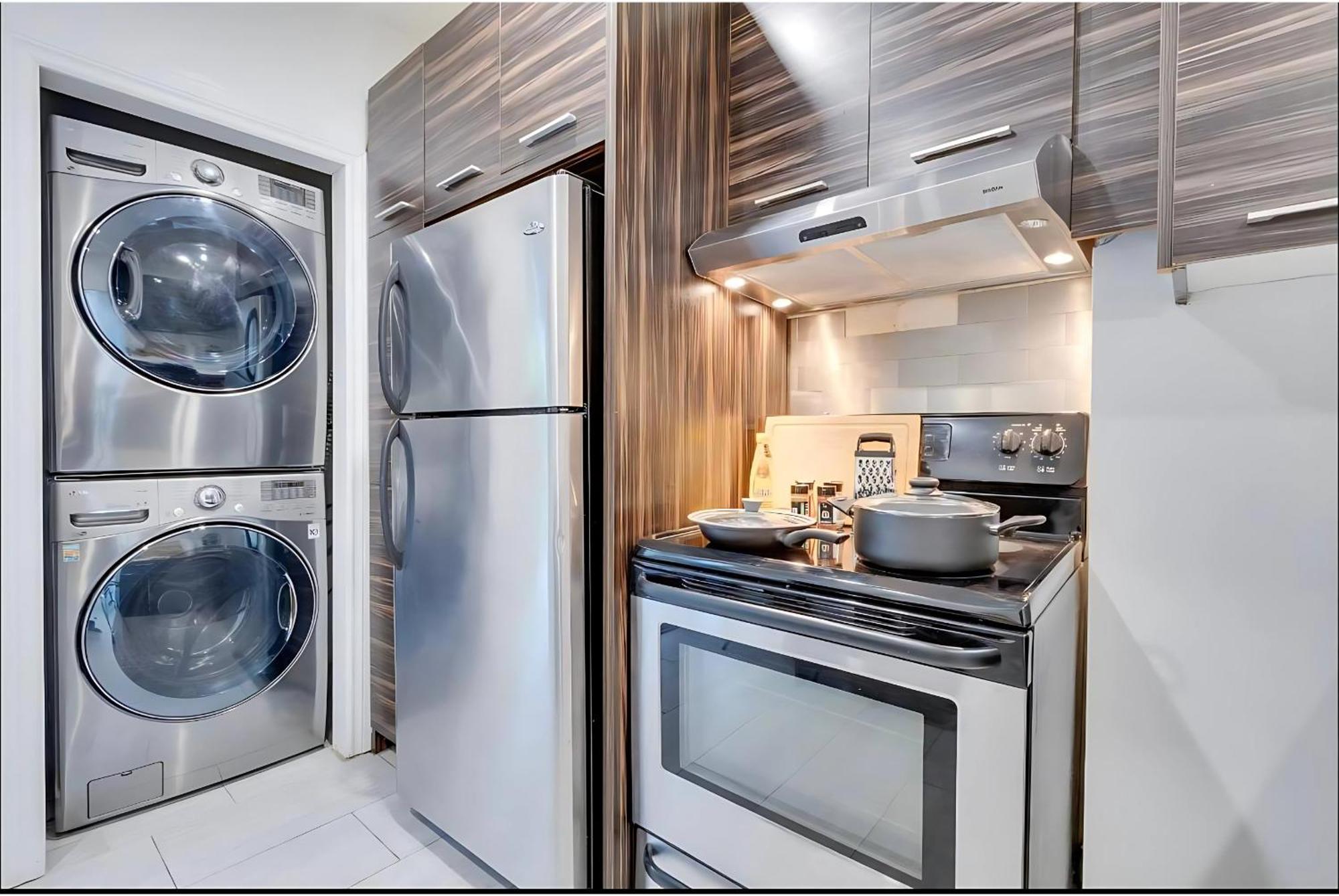 Apartment Cozy Verdun Unit - King Size Bed - 2 Bedroom *