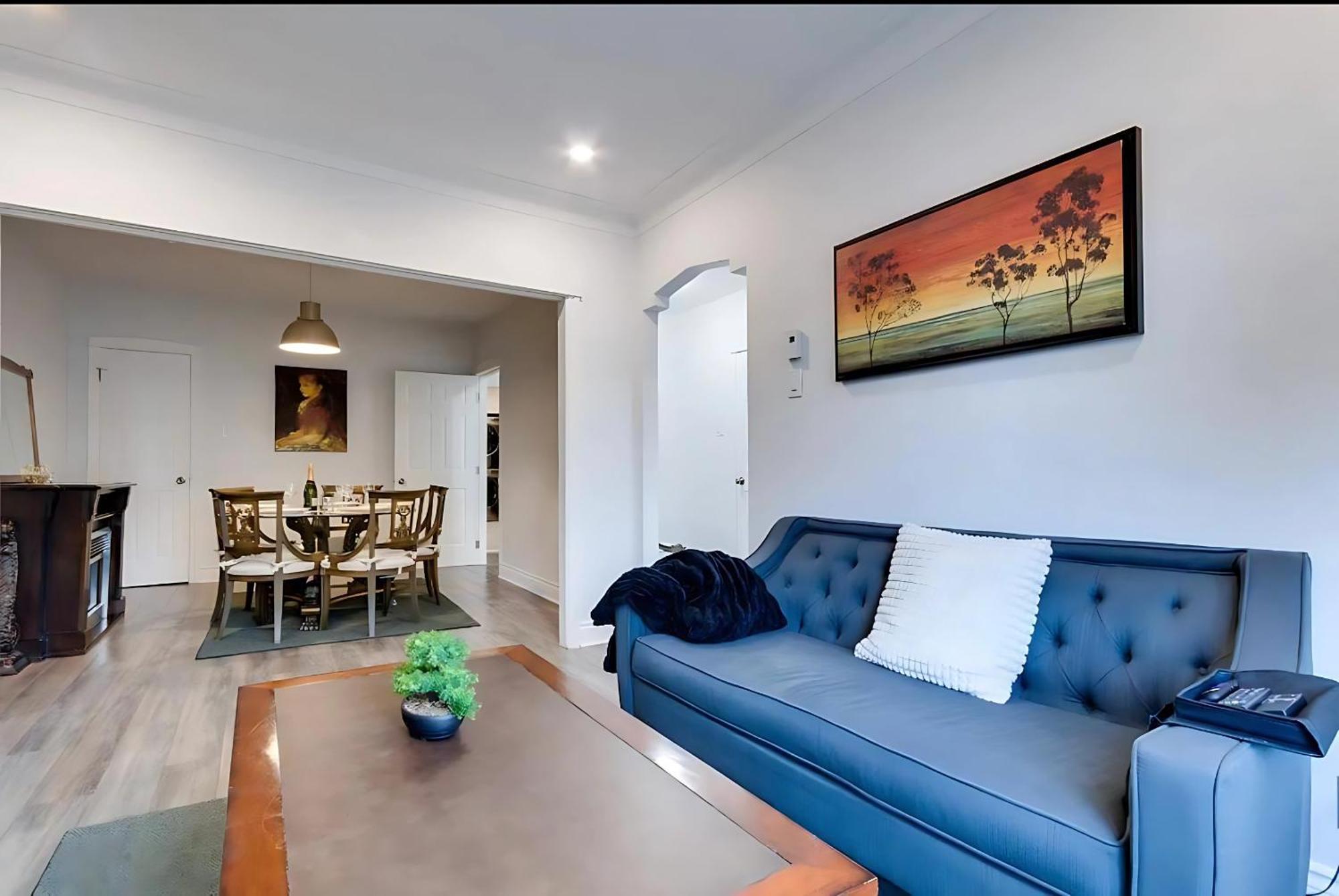 Cozy Verdun Unit - King Size Bed - 2 Bedroom Apartment