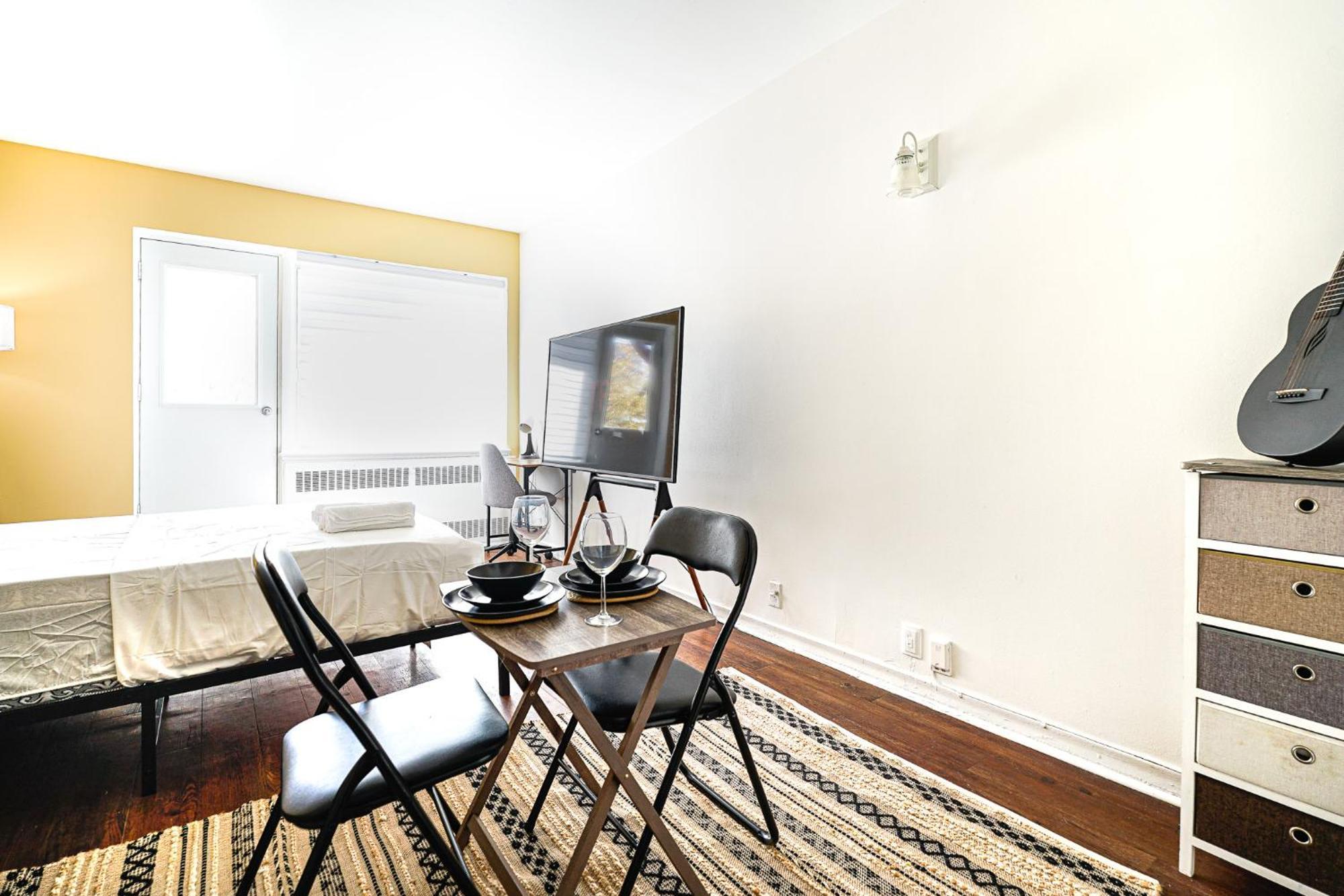 Moderne A Mcgill Parking Gratuit Montreal