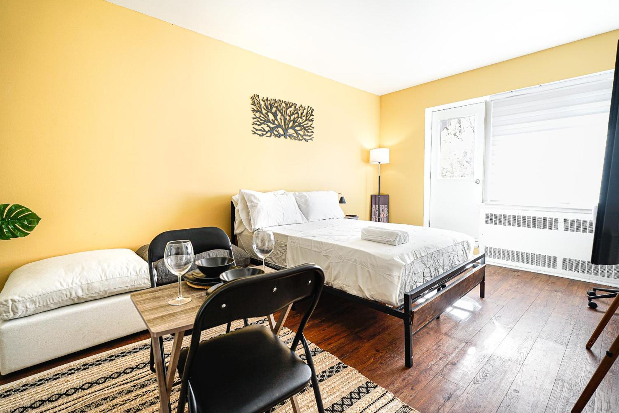 Moderne A Mcgill Parking Gratuit *