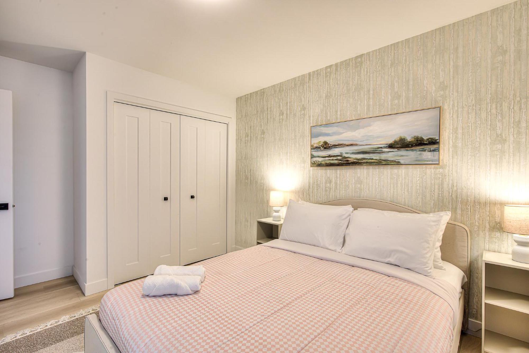 Apartment Restful Nights, Adventure Days Await! Montreal