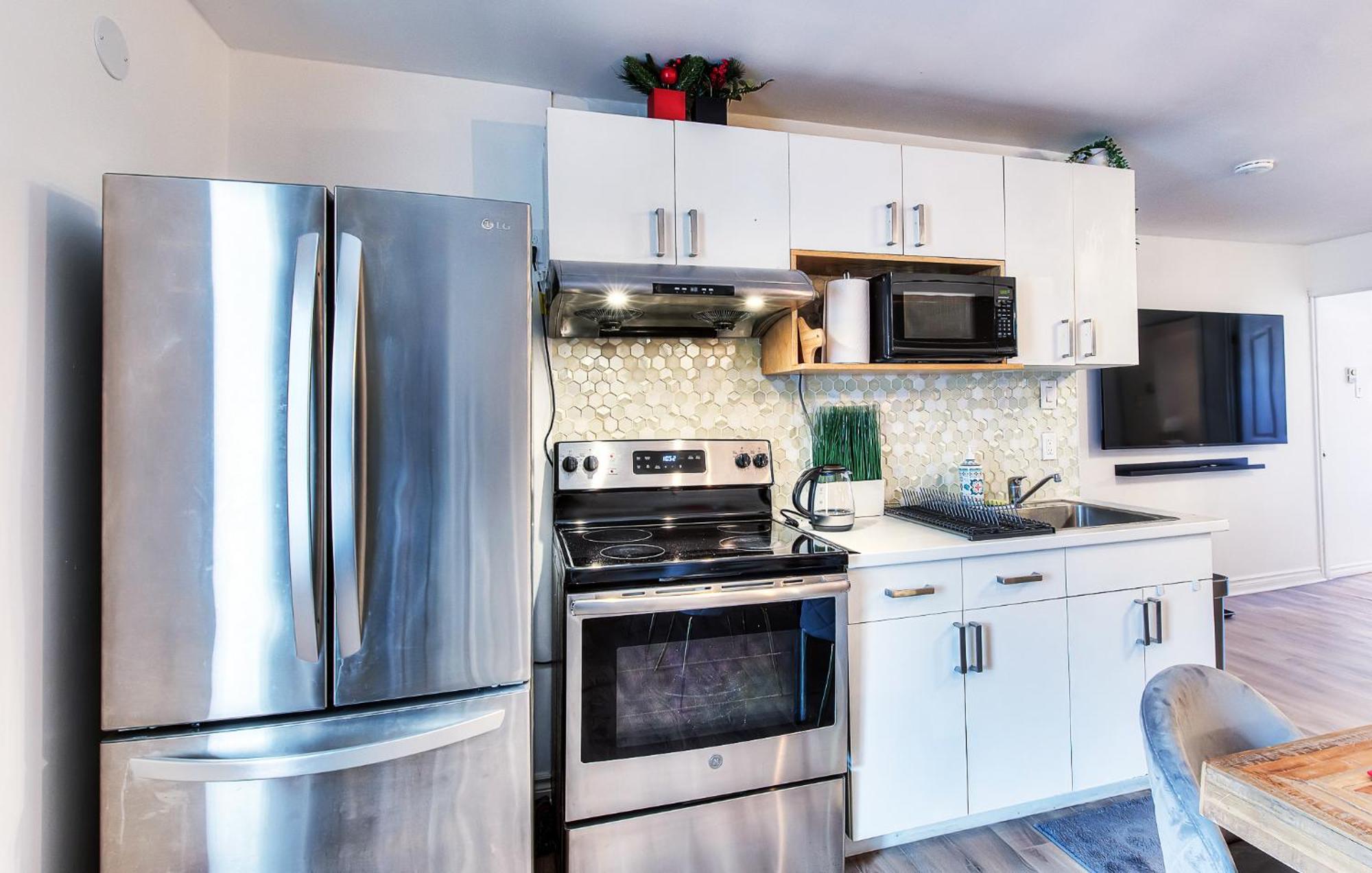 Stunning 3br Apartment, Free Parking, *