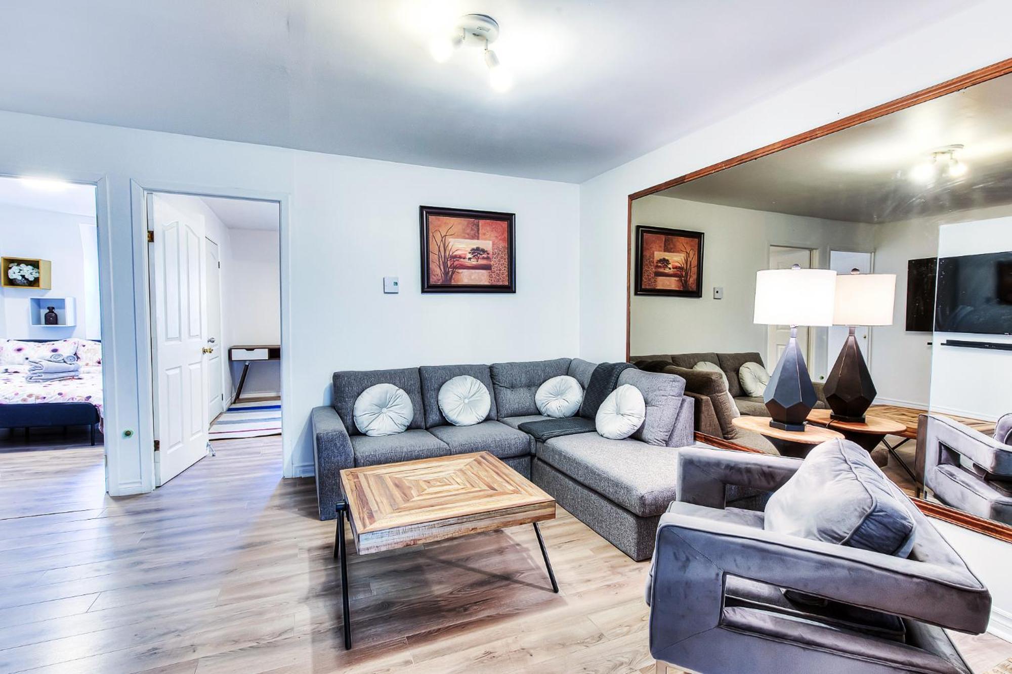 Stunning 3br Apartment, Free Parking, * Montreal