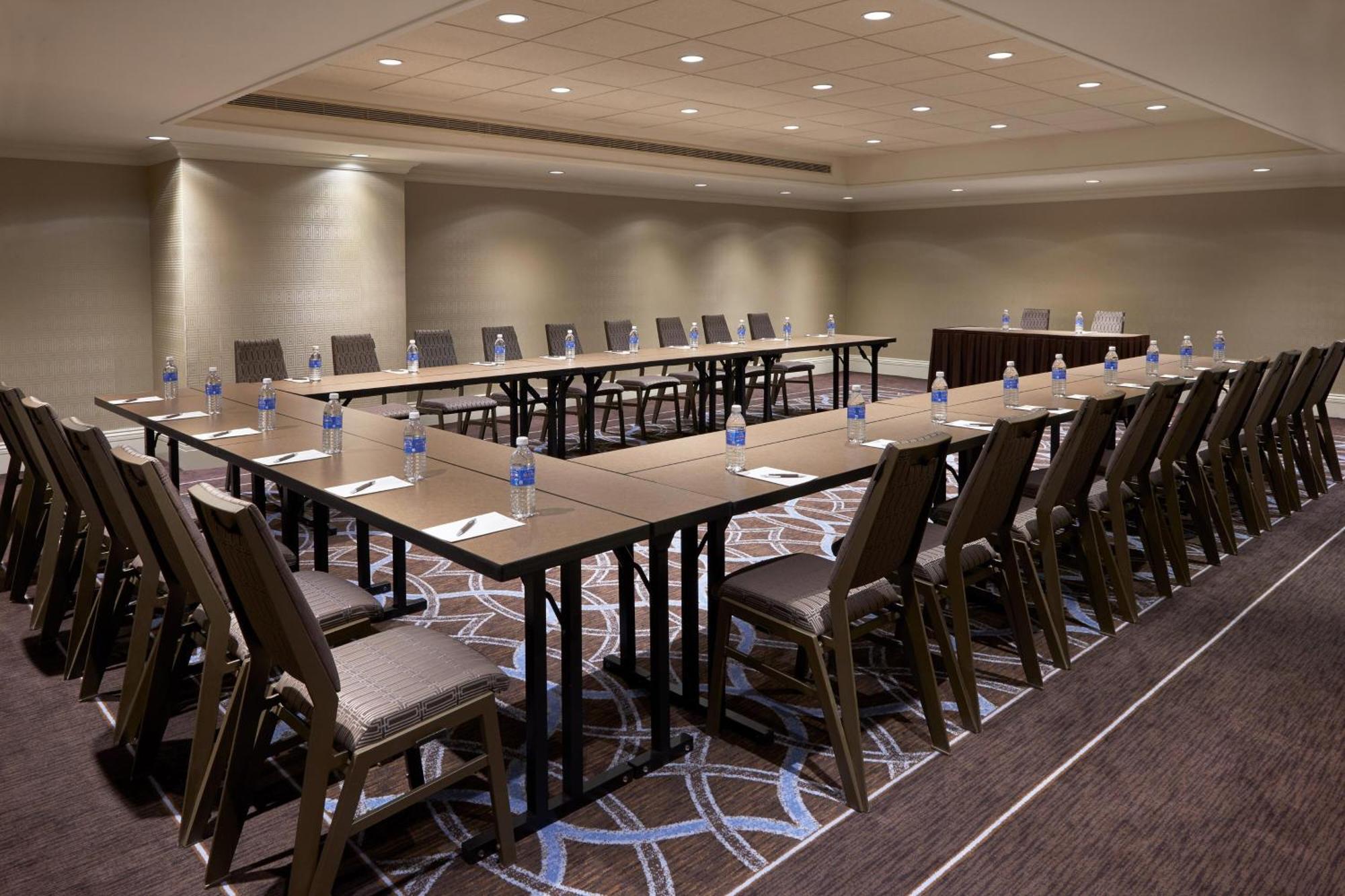 Le Centre Sheraton 4*