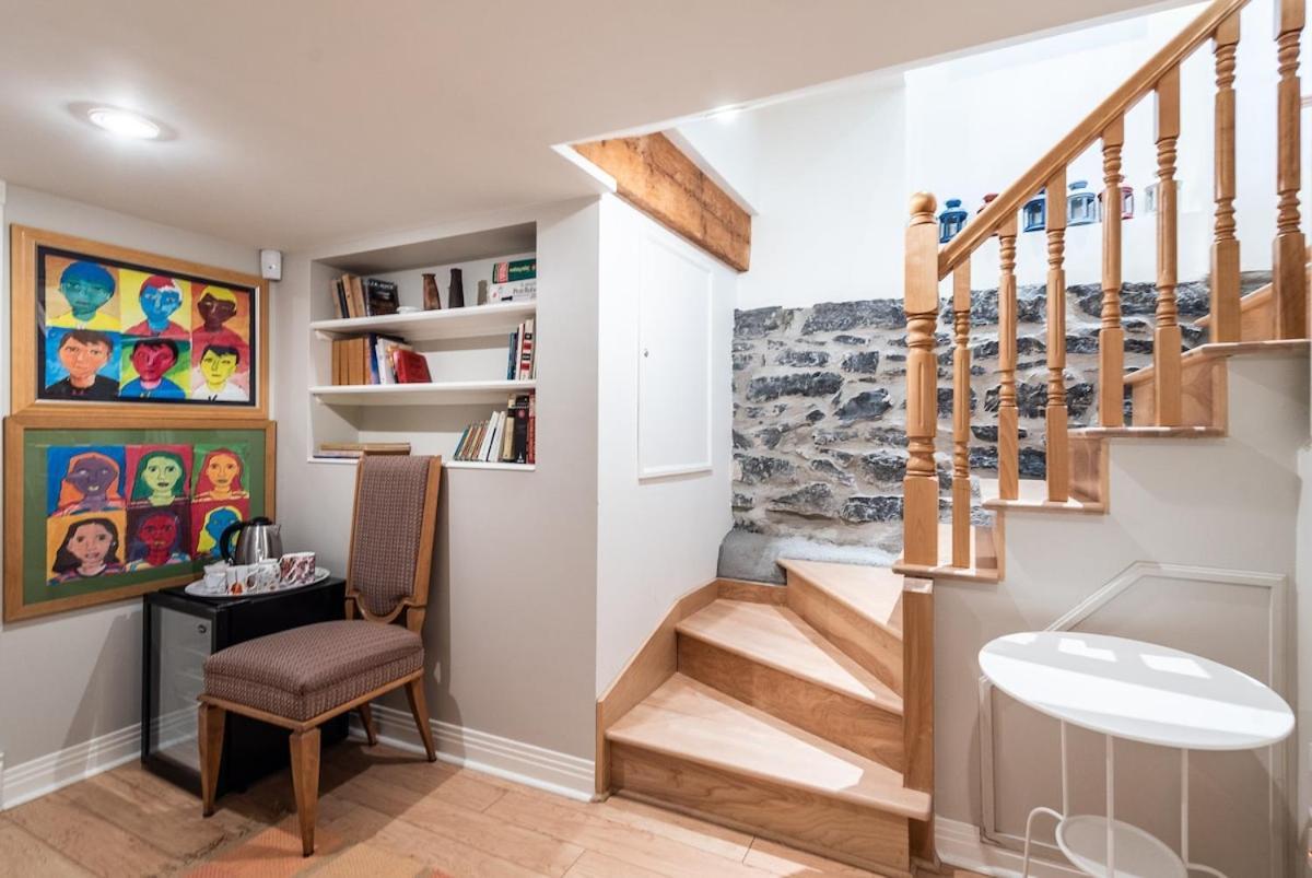 Spacious 2-level 4 Bedroom Near Jean-talon Market, Pets Welcome! Apartment Montreal