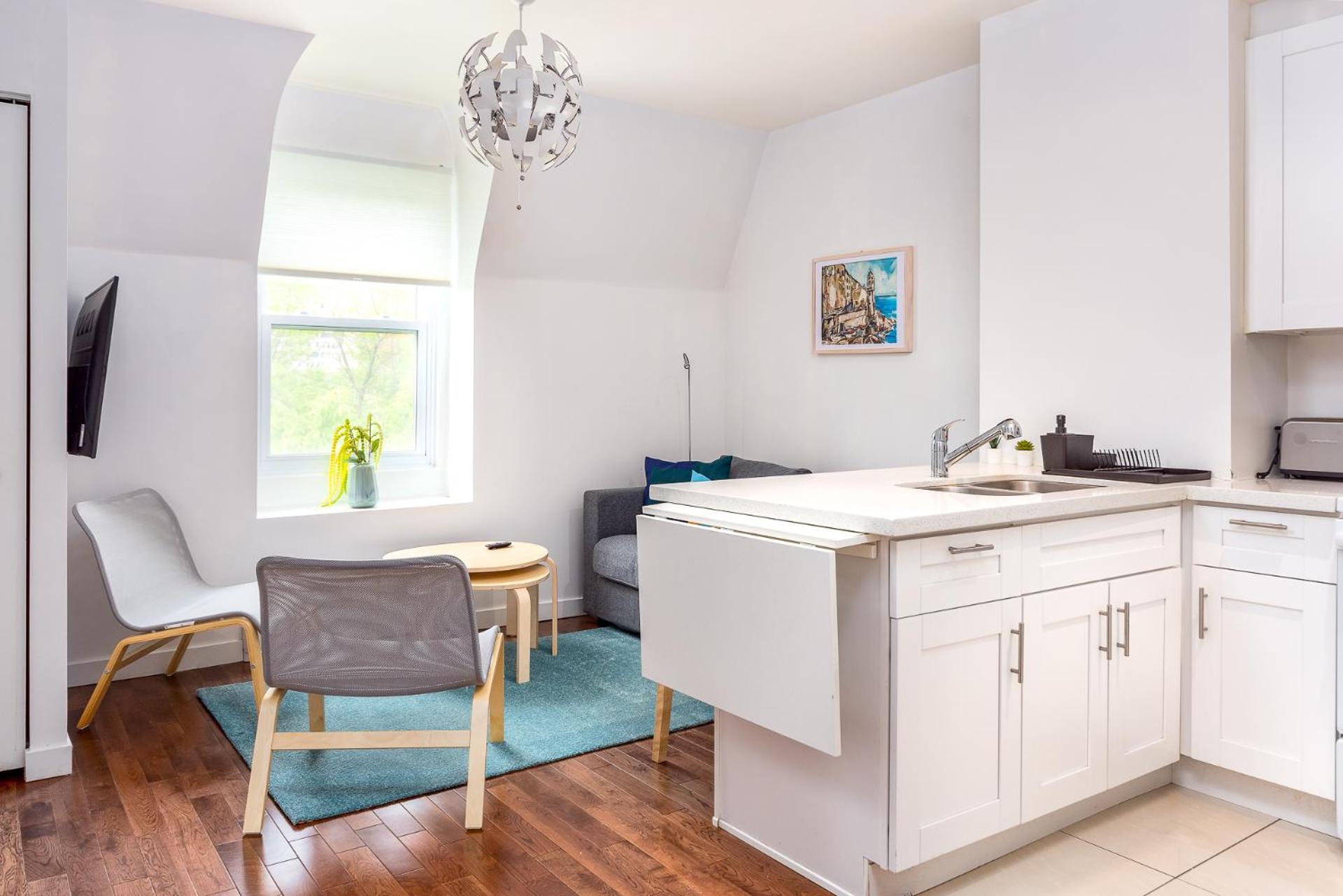 Apartment Amazing Three Bedroom In Facing A Park *