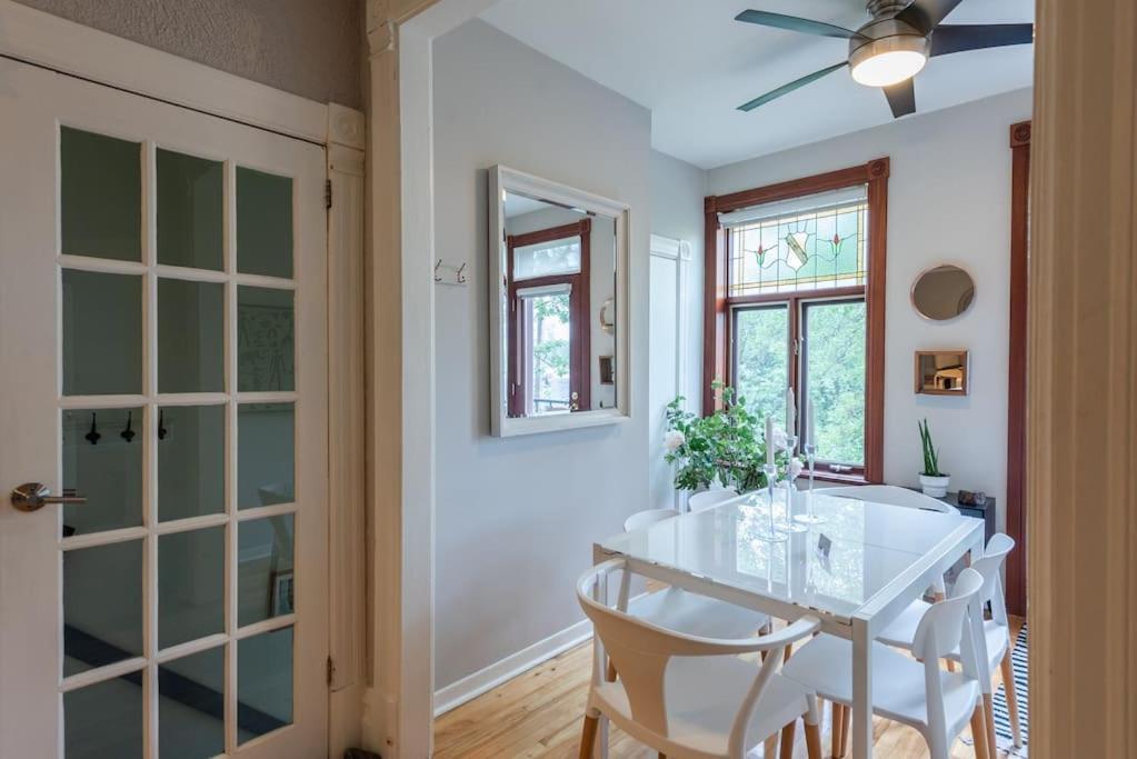 Cozy Skylight Apartment, Pets Welcome! * Montreal