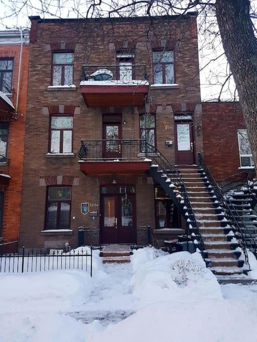 Apartment Cozy Skylight Apartment, Pets Welcome! Montreal