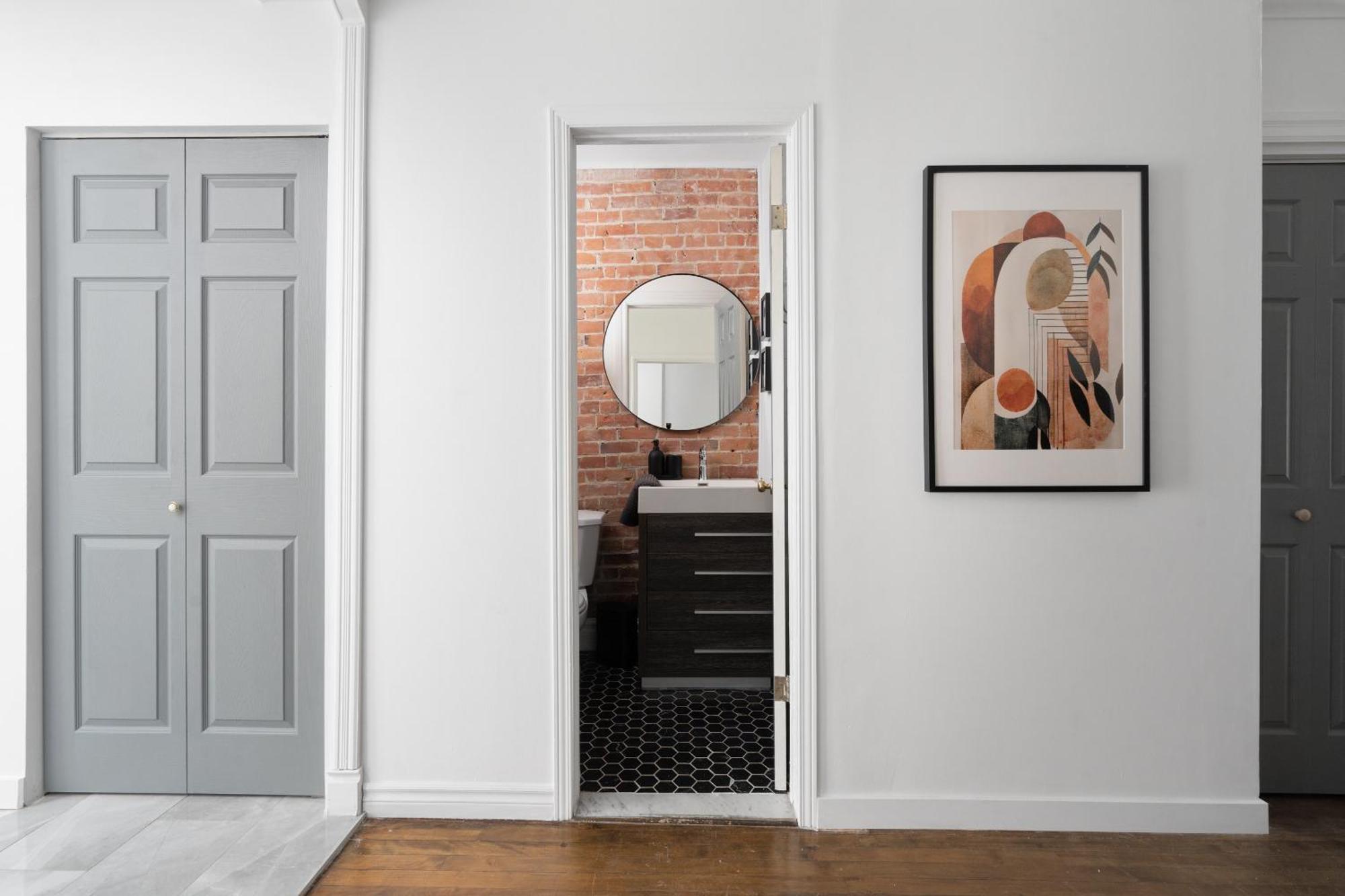 Luxurious Old Parking Patio 10 Guests Apartment Montreal