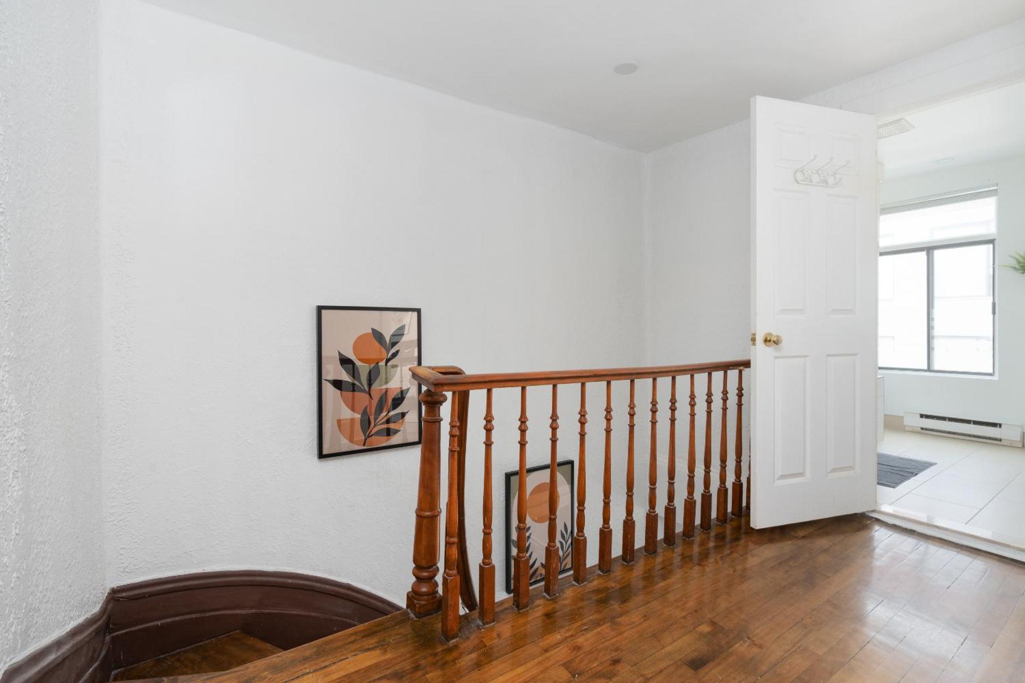 Luxurious Old Parking Patio 10 Guests Apartment Montreal
