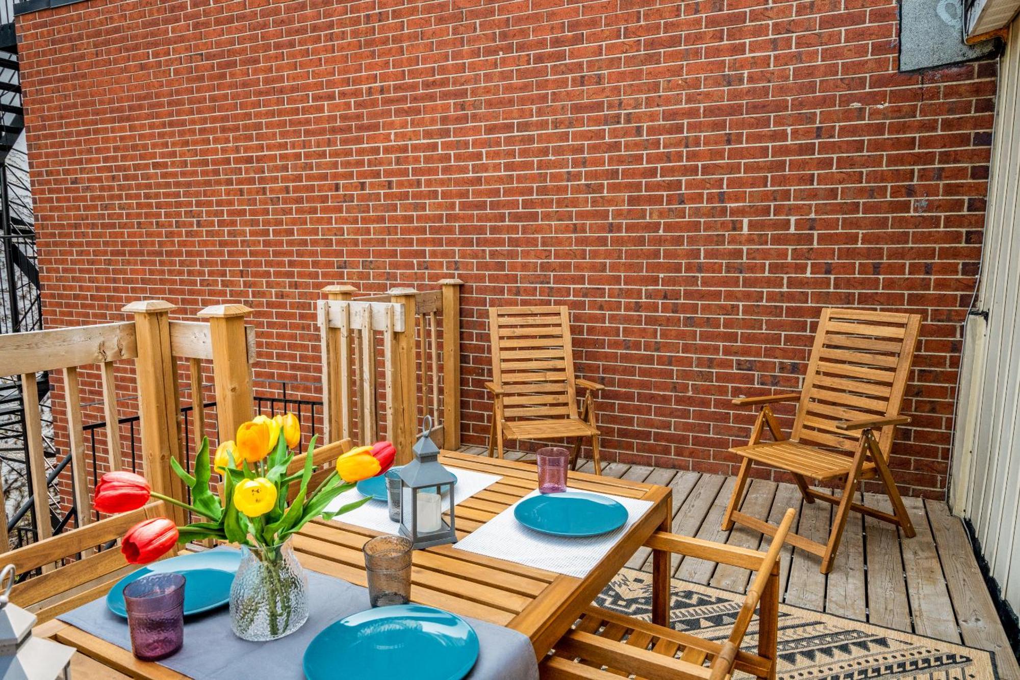 Luxurious Old Parking Patio 10 Guests Montreal