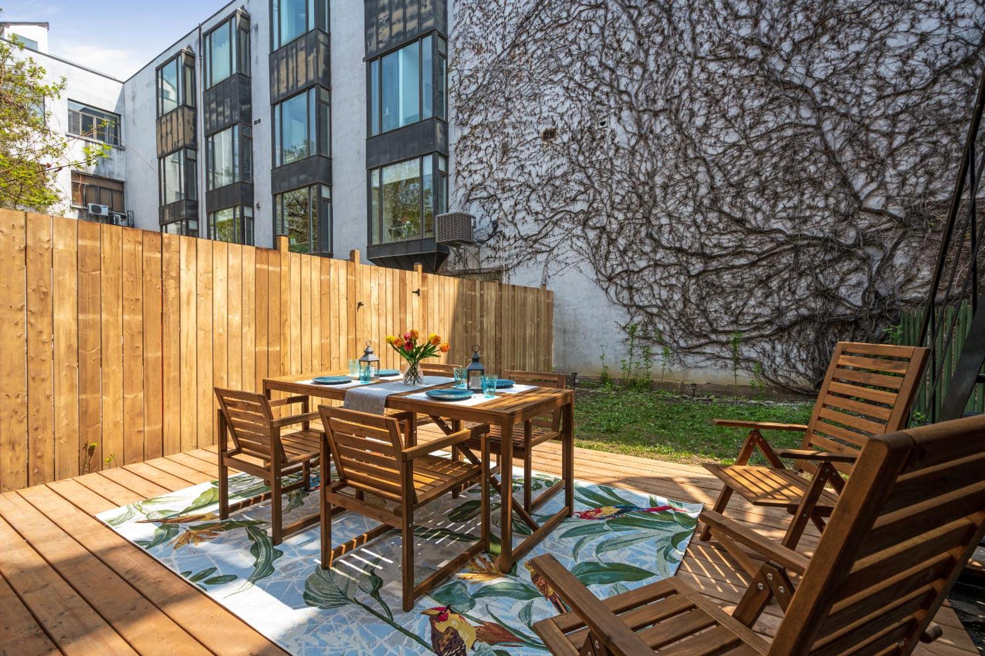 Luxury Old Parking With Yard Patio 10 Guests Apartment