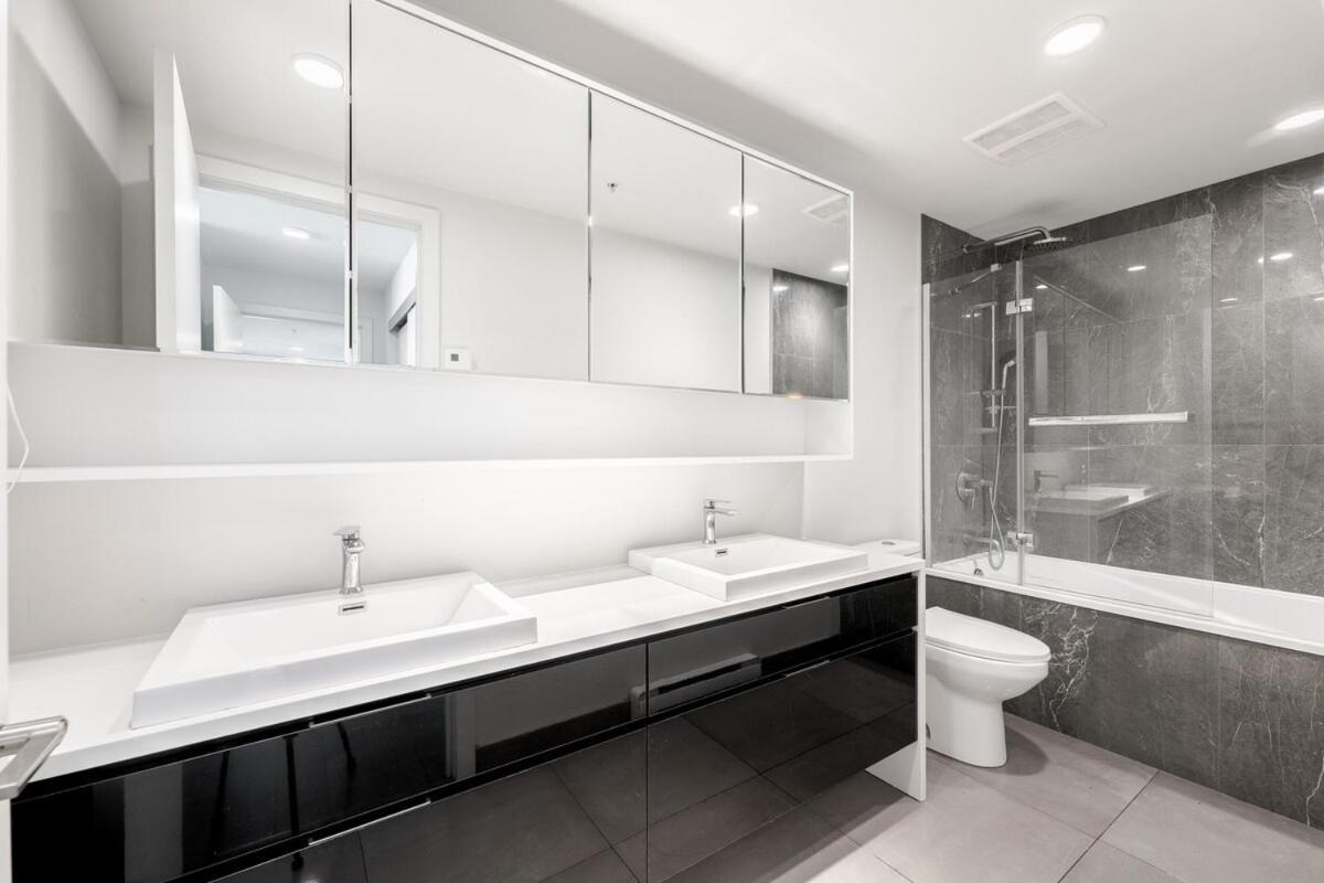 3 Bd Penthouse With View *
