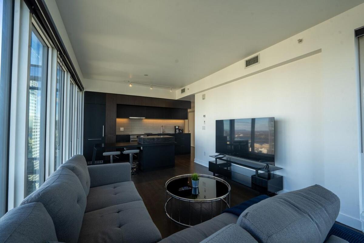 3 Bd Penthouse With View *