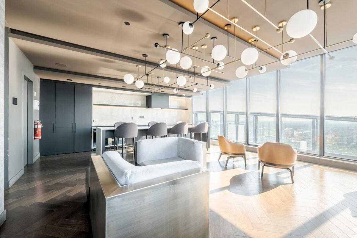 3 Bd Penthouse With View Montreal
