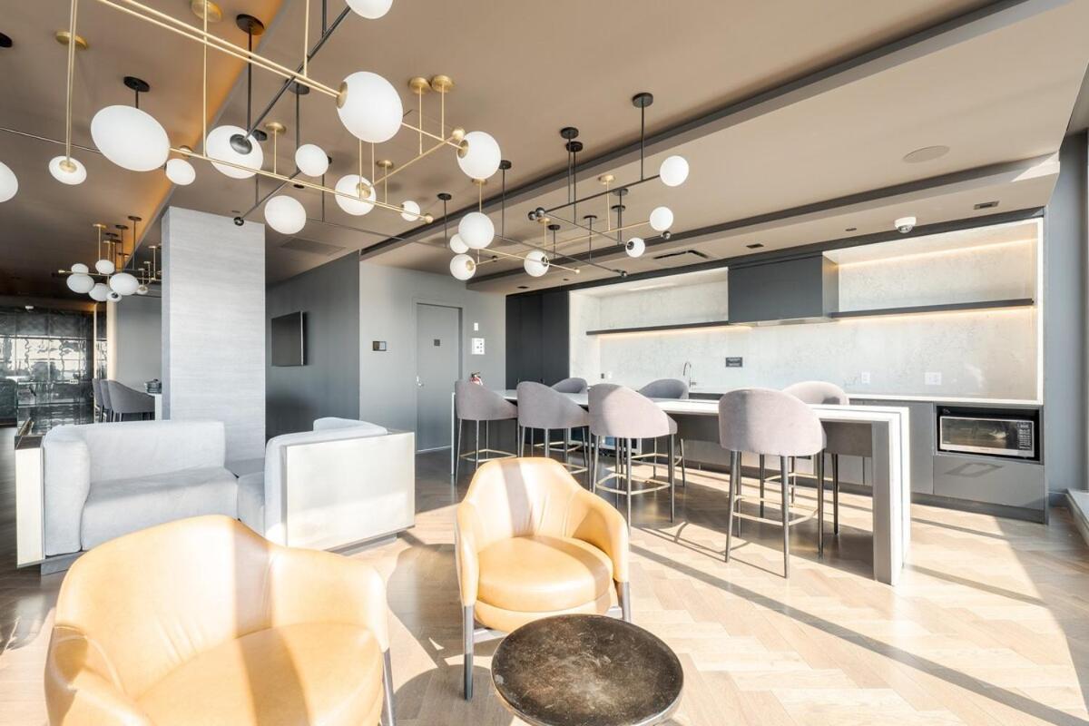 3 Bd Penthouse With View Apartment