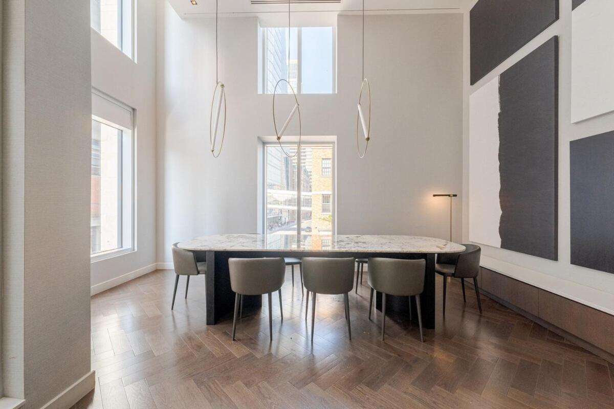 Apartment 3 Bd Penthouse With View *