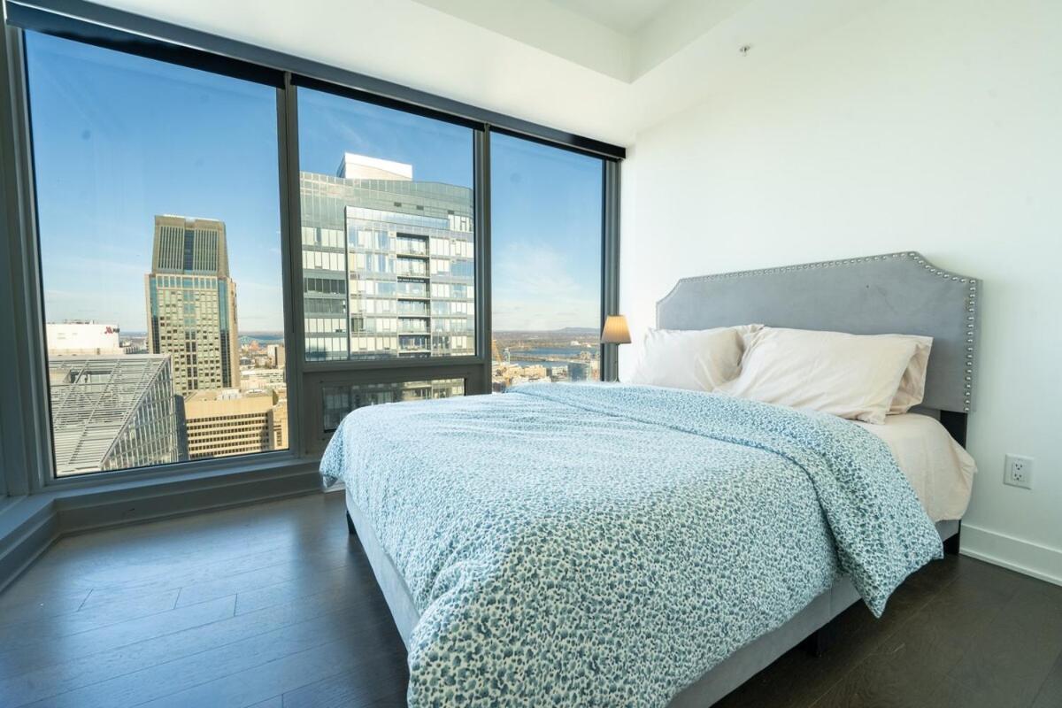 Apartment 3 Bd Penthouse With View *