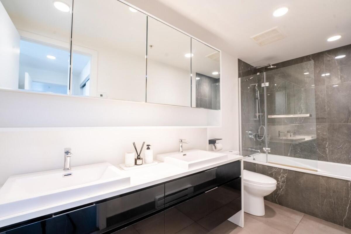 3 Bd Penthouse With View Montreal