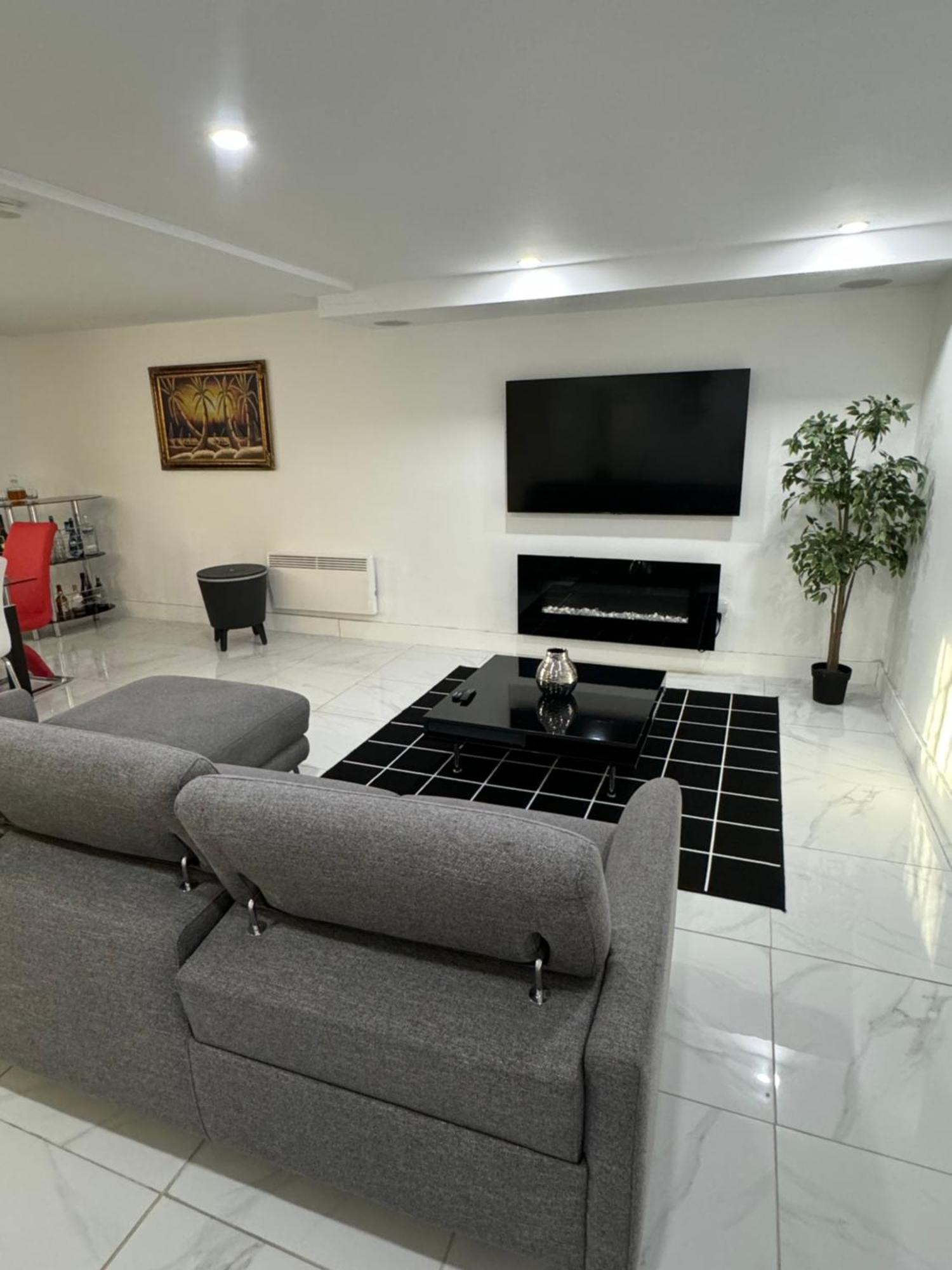 Rima Apartment Montreal