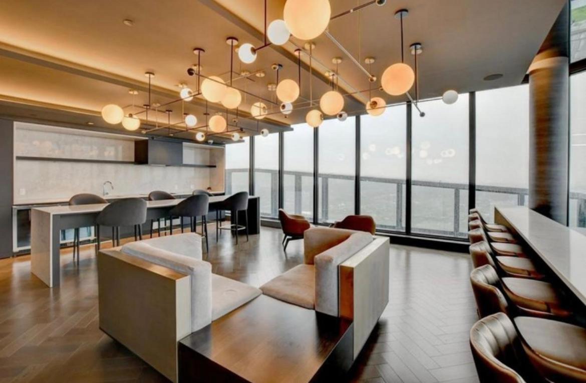 Aaa Location & Spacious 1 Bedroom With Panoramic View On The *