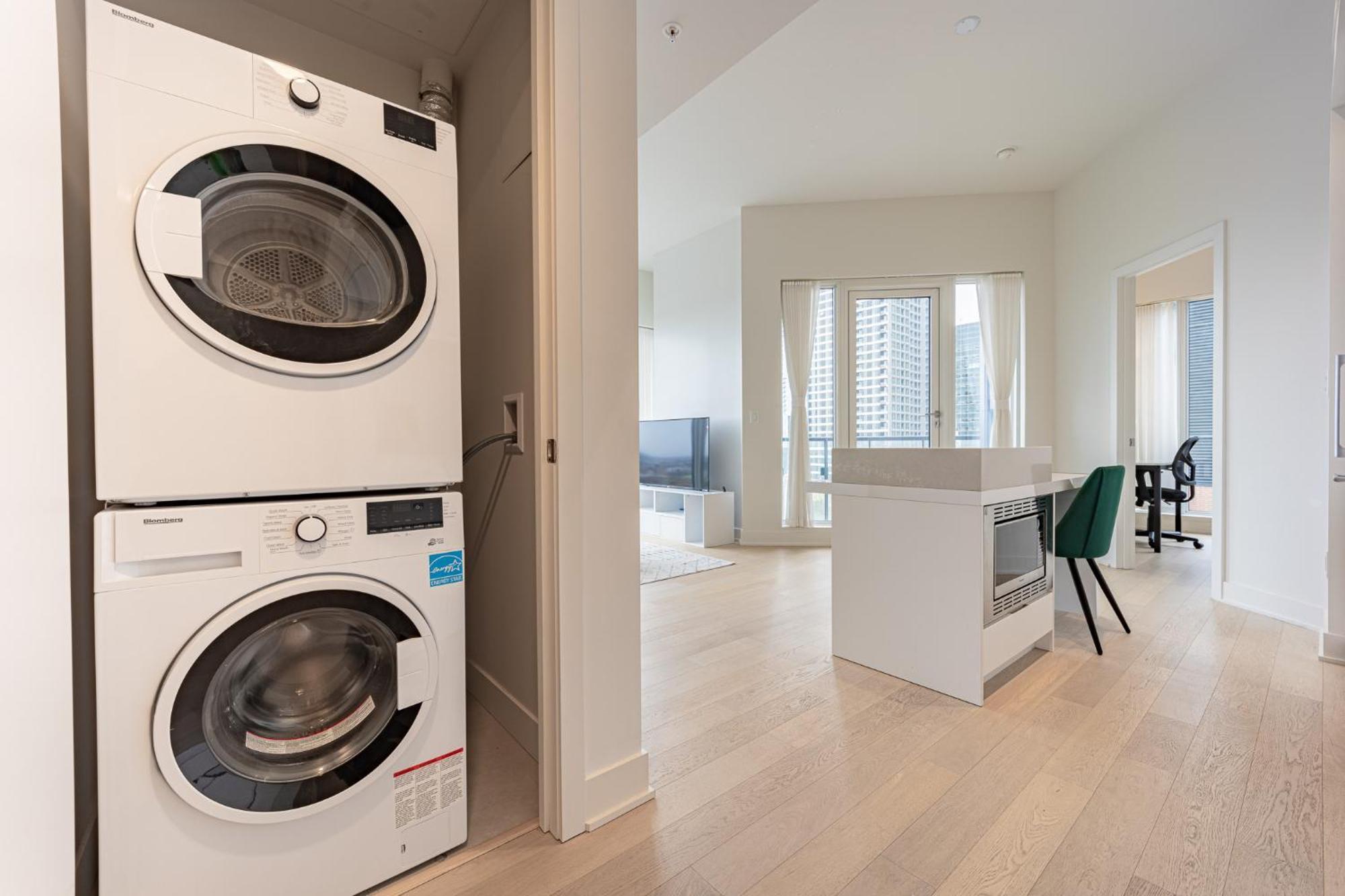 Apartment Aaa Location & Spacious 1 Bedroom With Panoramic View On The