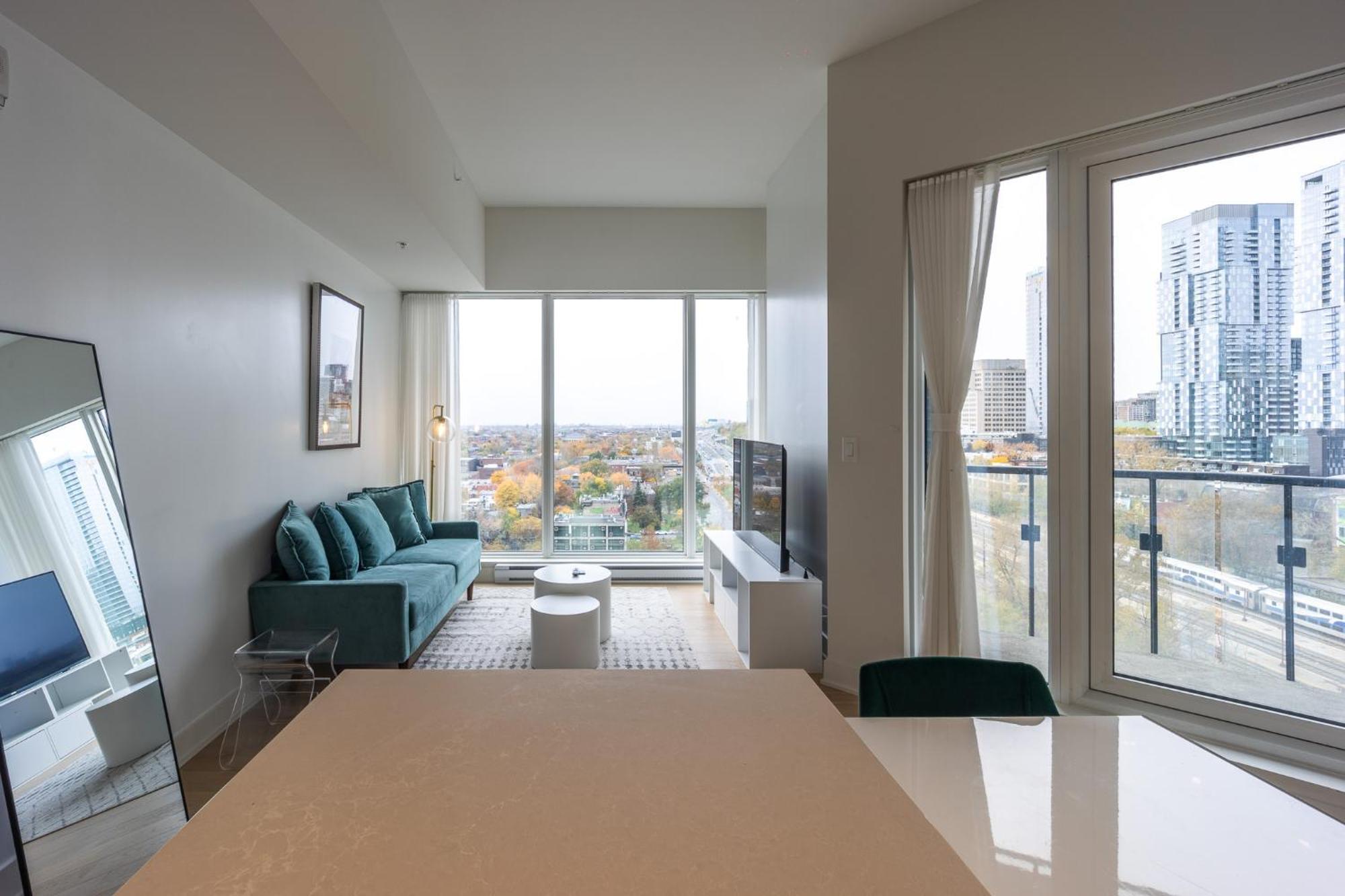 Apartment Aaa Location & Spacious 1 Bedroom With Panoramic View On The *