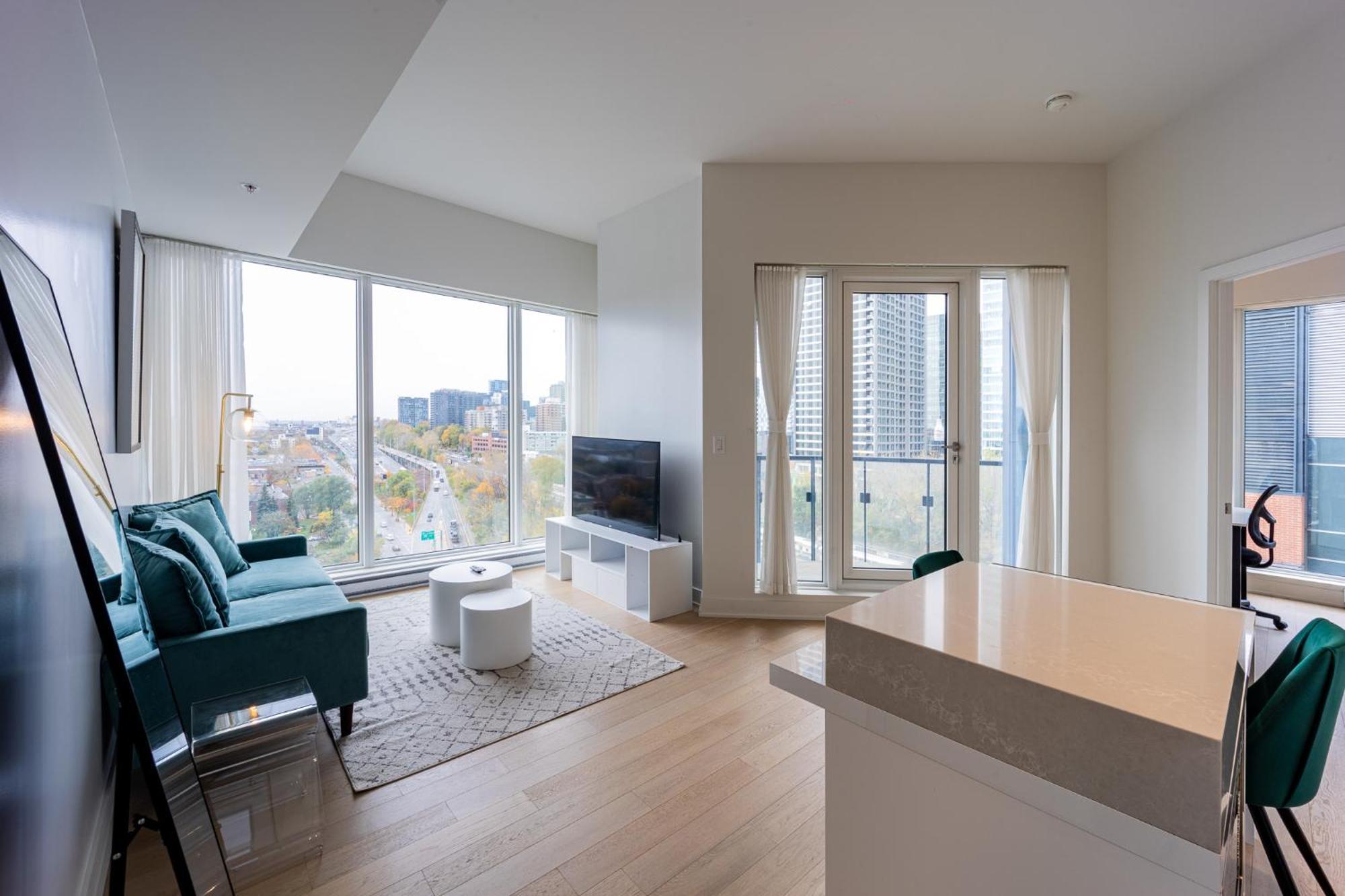 Apartment Aaa Location & Spacious 1 Bedroom With Panoramic View On The *