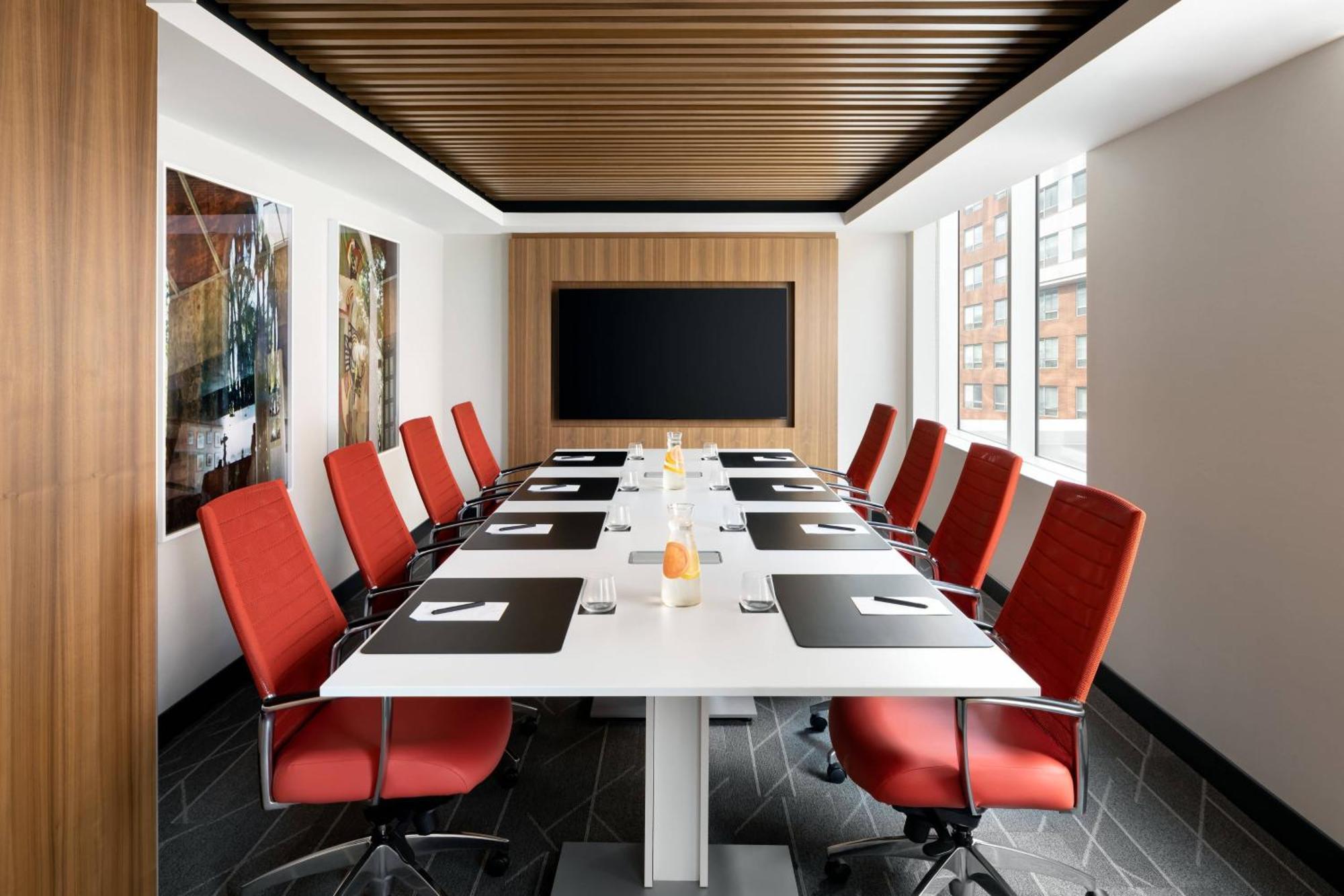 Humaniti Montreal, Autograph Collection Hotel 4*