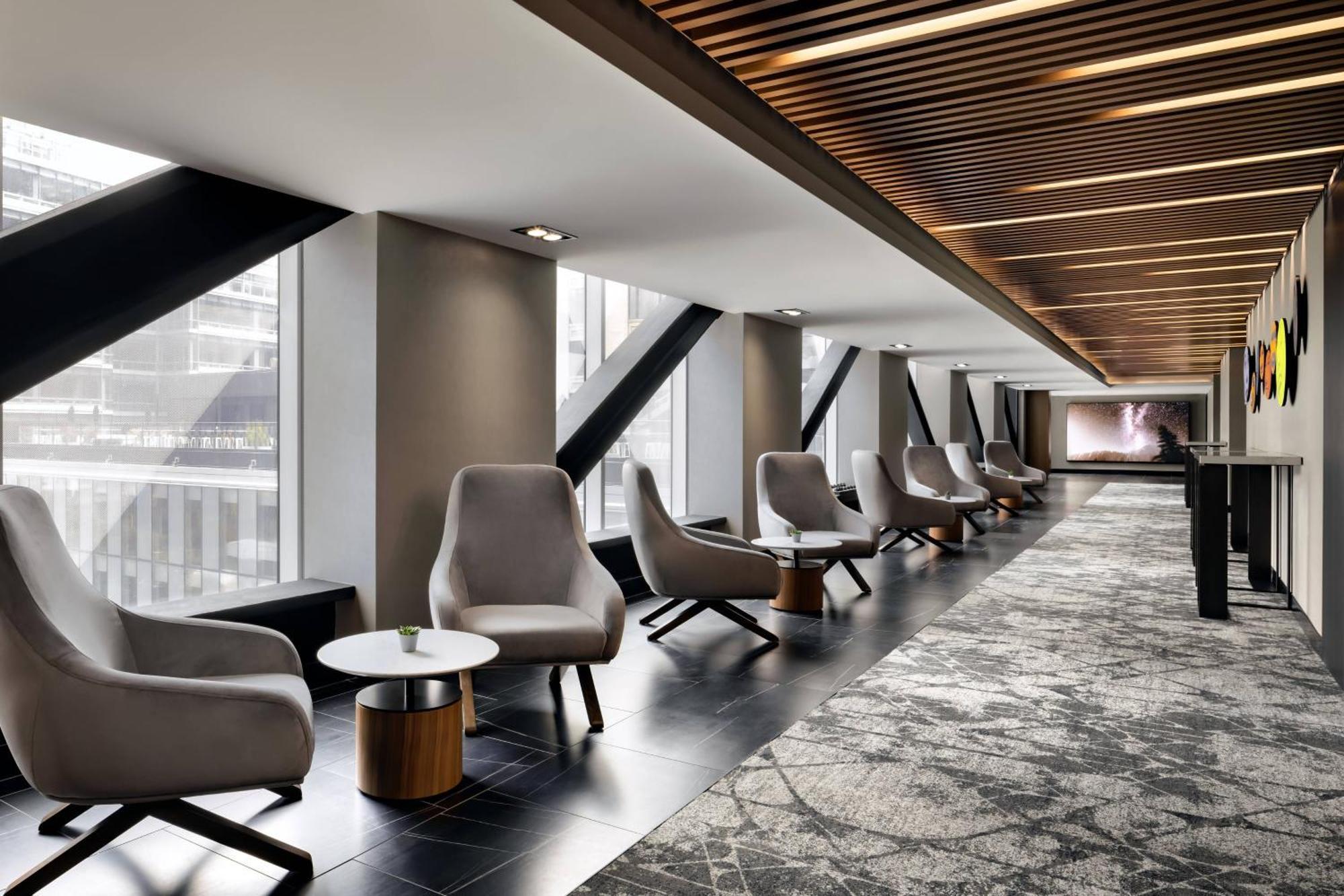 Hotel Humaniti Montreal, Autograph Collection 4*