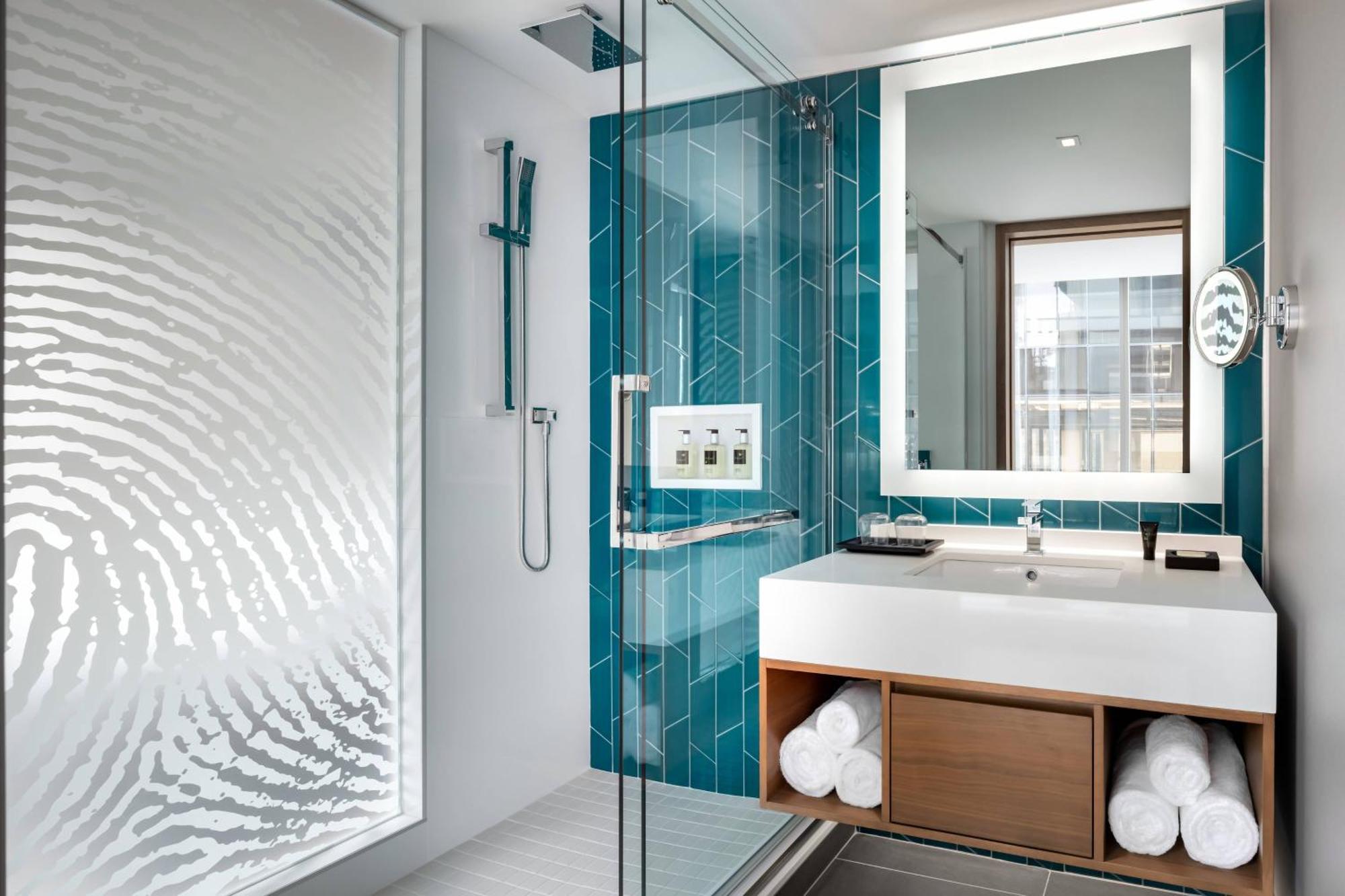Humaniti Montreal, Autograph Collection 4*