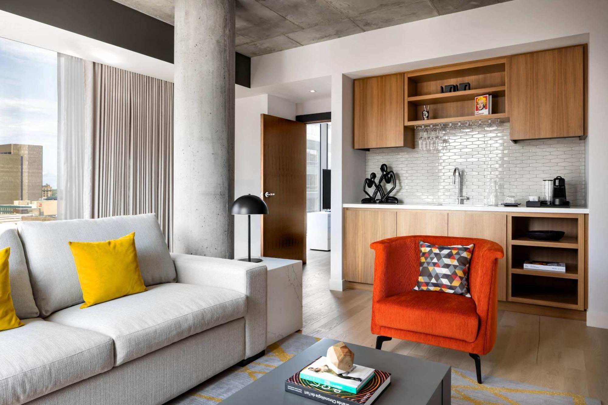 Humaniti Montreal, Autograph Collection 4* Montreal