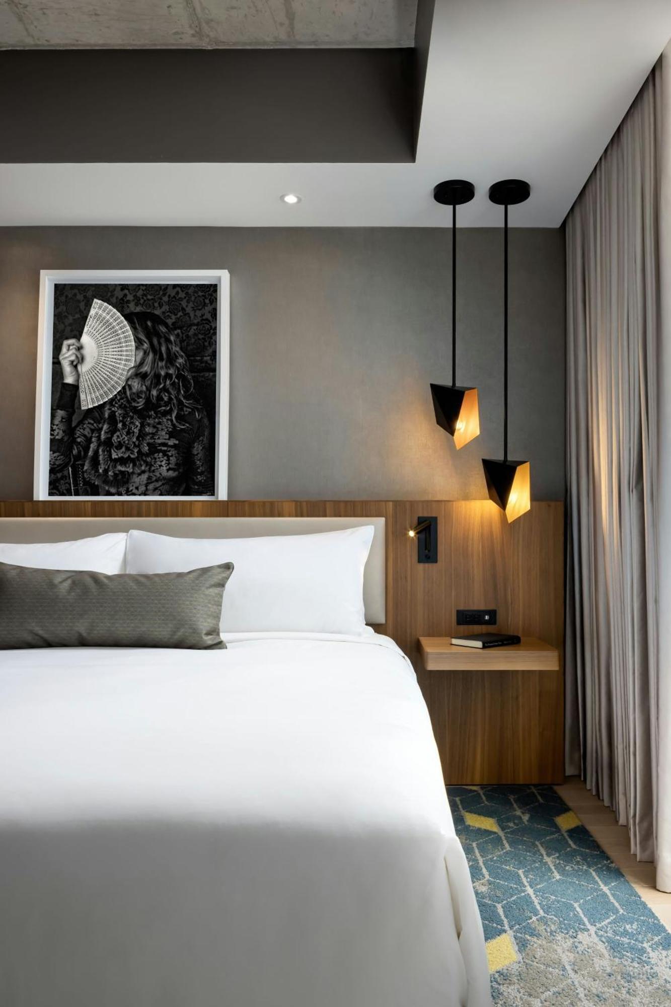 Humaniti Montreal, Autograph Collection 4*
