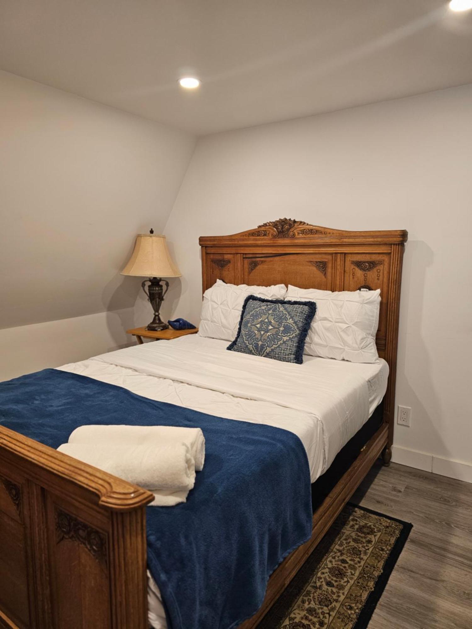 Rustique Duplex Downtown