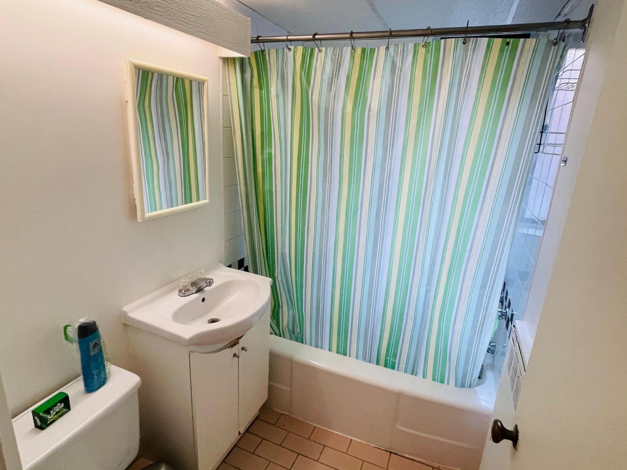 Stylish Comfortable In The Golden Square Mile Apartment Montreal