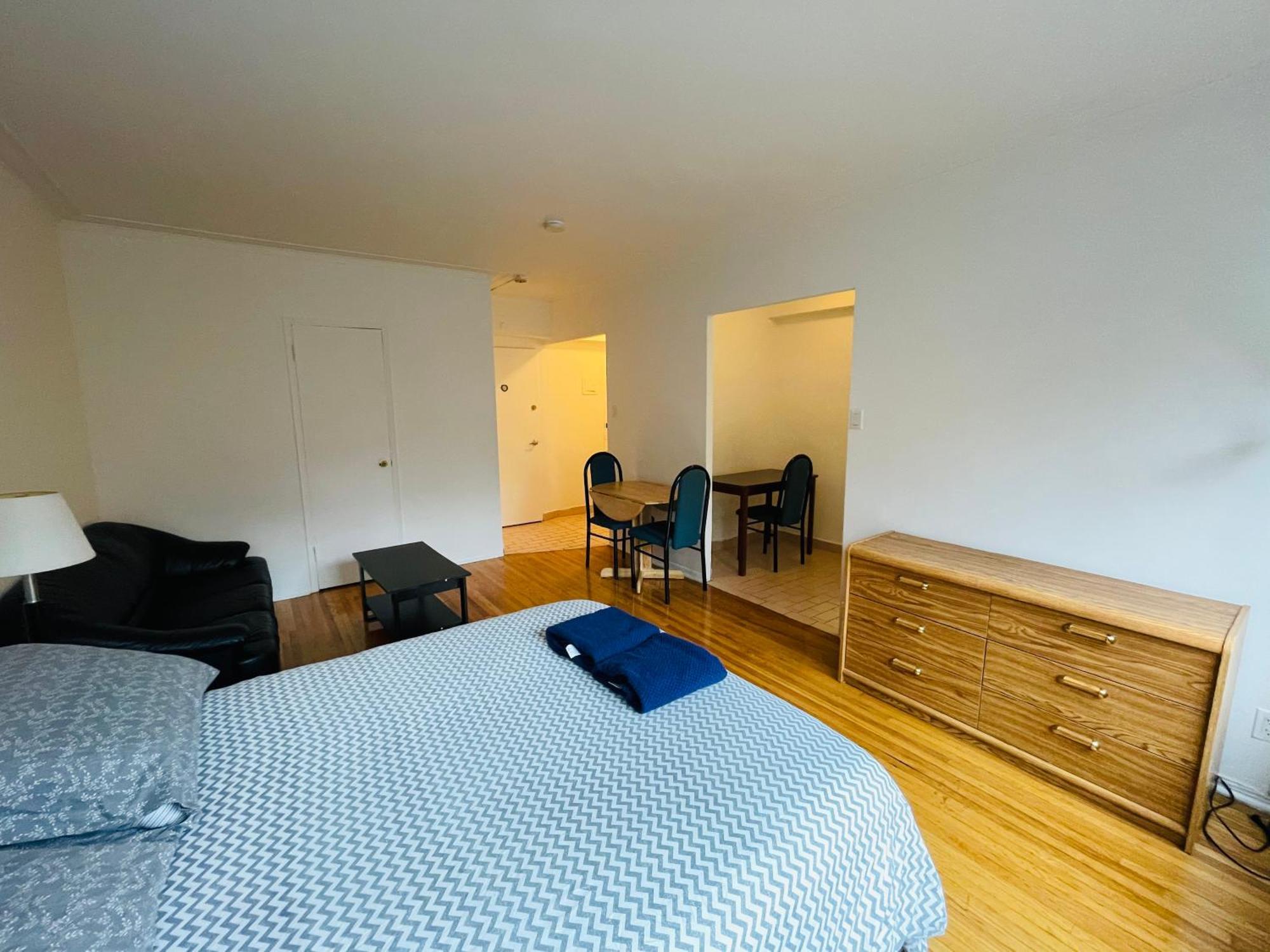 Stylish Comfortable In The Golden Square Mile * Montreal