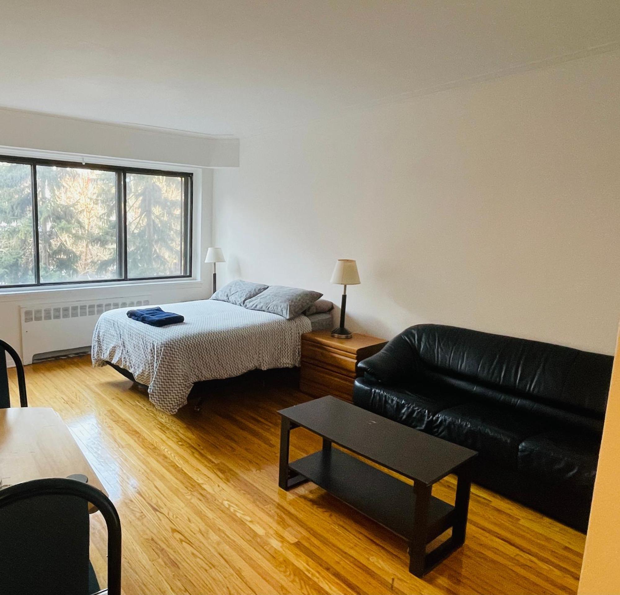 Stylish Comfortable In The Golden Square Mile Montreal