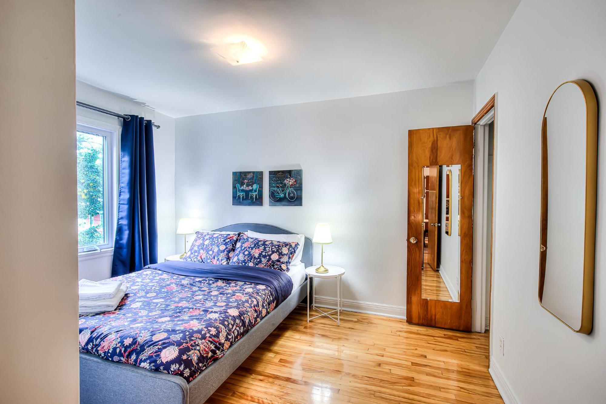 Apartment Traveler's Home! Vintage & Value 2br Apt! *