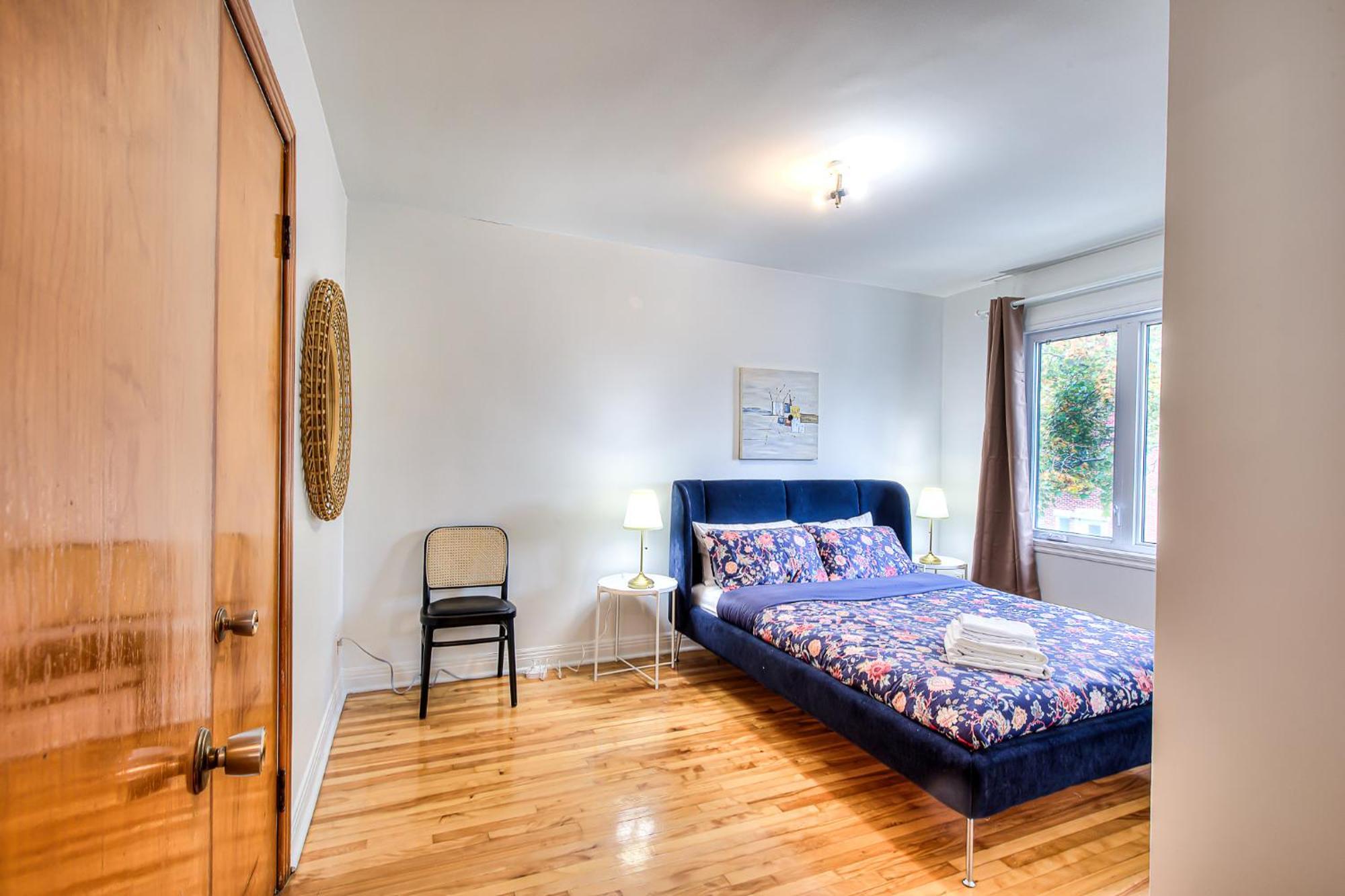 Traveler's Home! Vintage & Value 2br Apt! Apartment