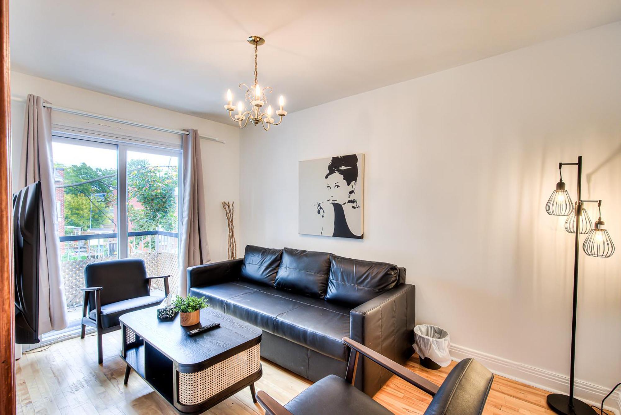 Apartment Traveler's Home! Vintage & Value 2br Apt! Montreal
