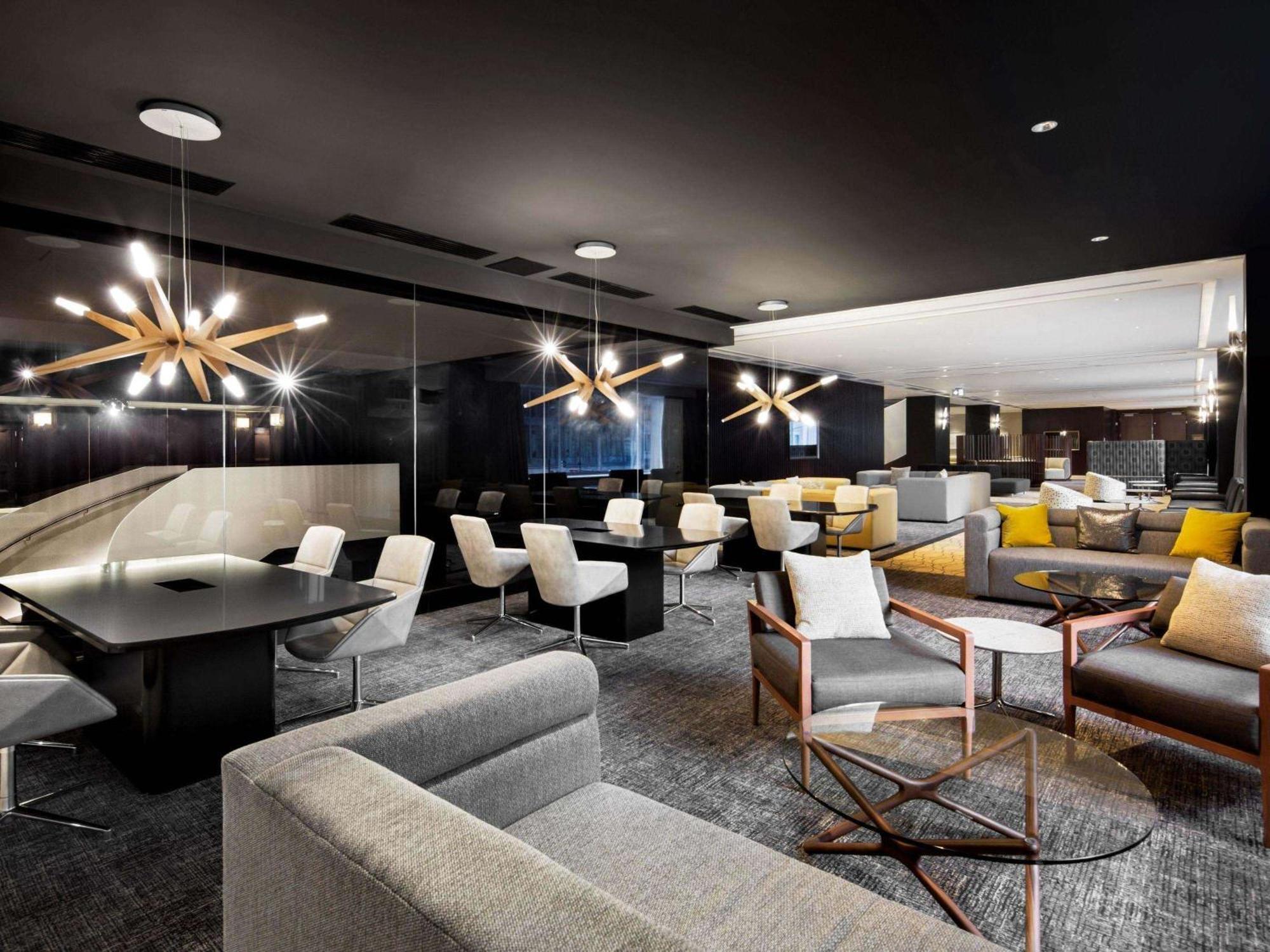 Fairmont The Queen Elizabeth 5*