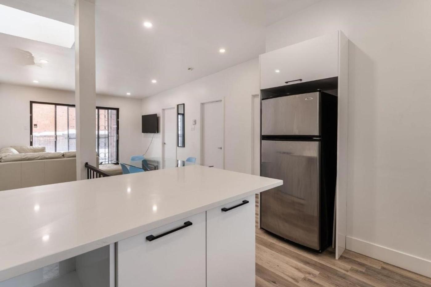 2 Bedroom Levesque Ave - B *